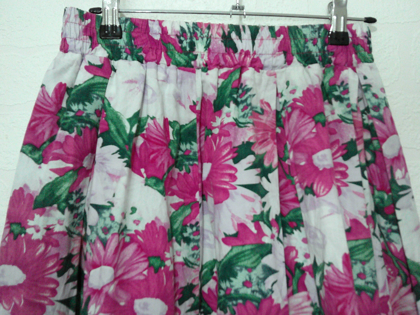 Pink Green White Floral Pleated Skirt W26 28" L - Very Good Condition