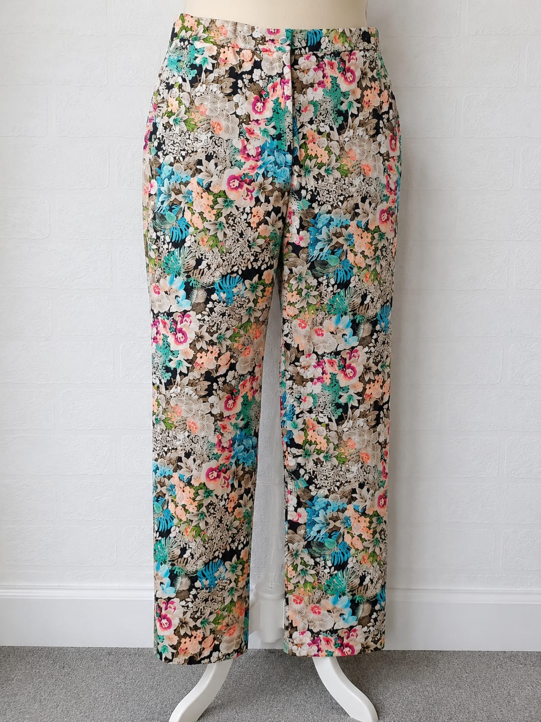 Women's Trousers Topshop Blue Multi Floral Tropical Print Straight Leg Size 8 Approx. 28" W 25.5" L - Very Good Condition