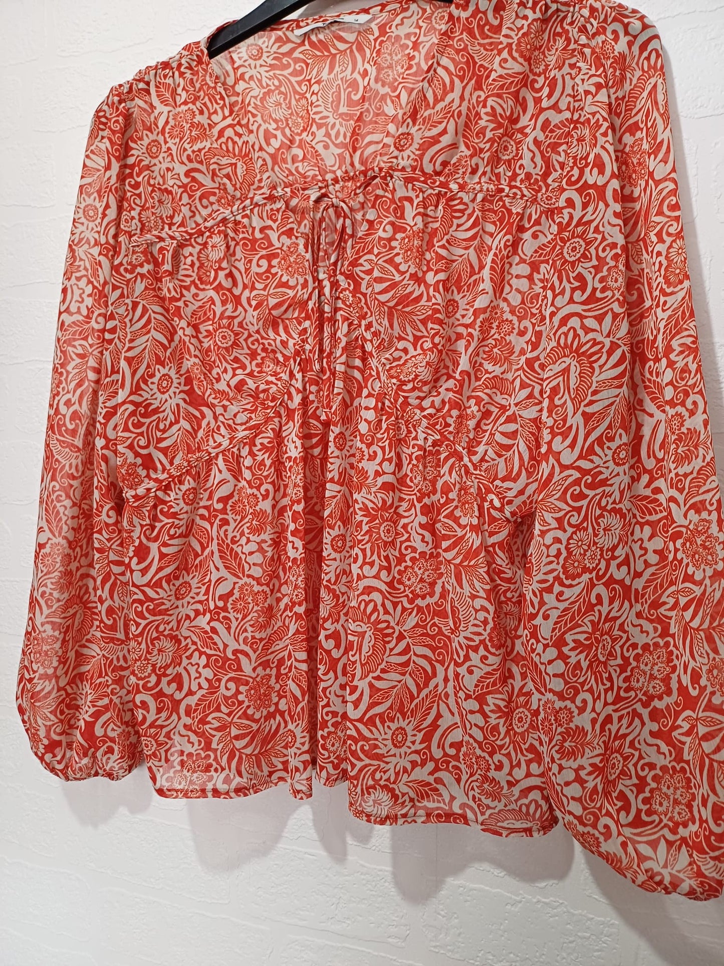 Women's Blouse TU Orange Red White Floral Boho Tie Neck Long Sleeve Size 14 Approx. 20.5" PTP - Very Good Condition