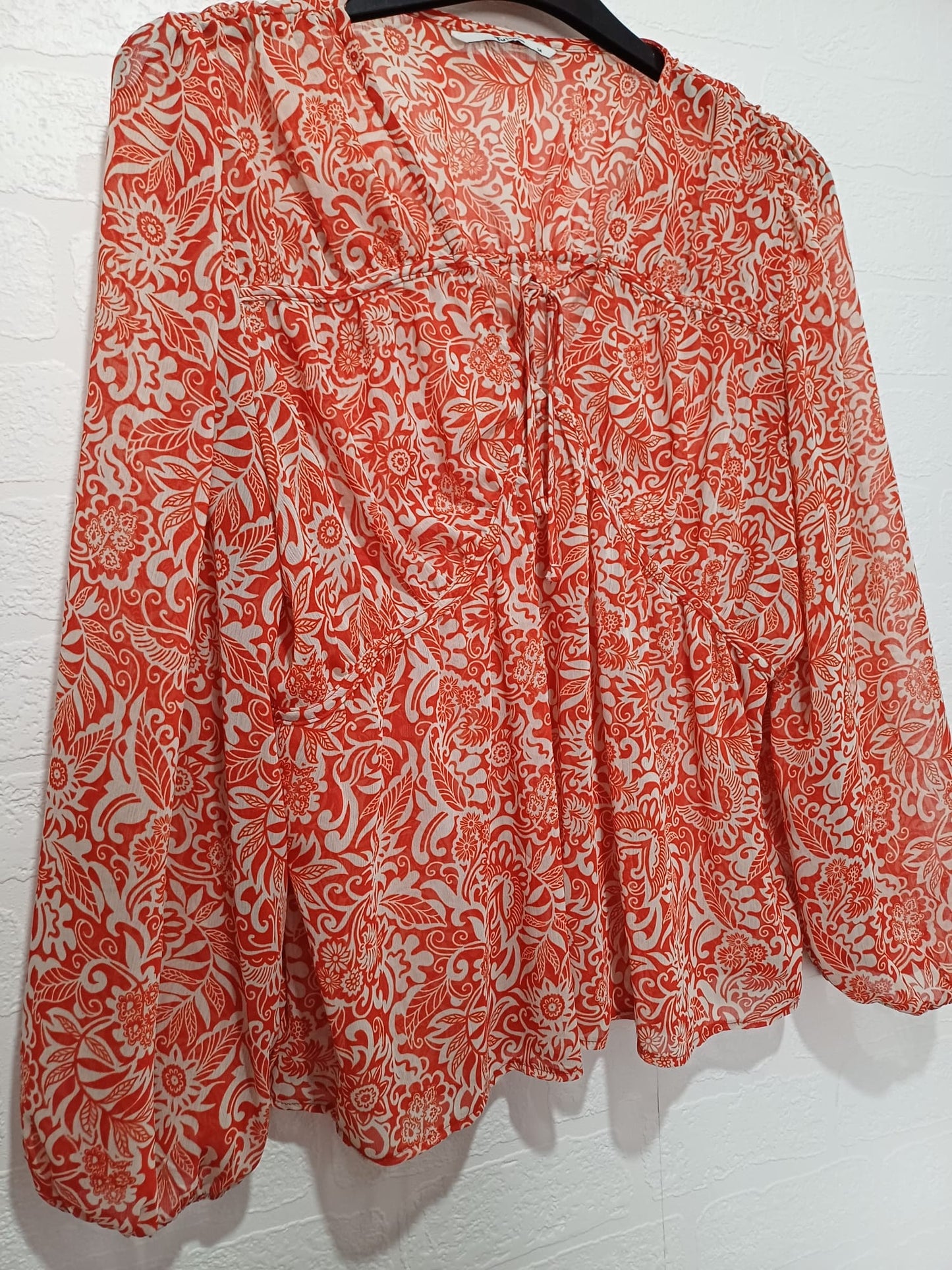 Women's Blouse TU Orange Red White Floral Boho Tie Neck Long Sleeve Size 14 Approx. 20.5" PTP - Very Good Condition