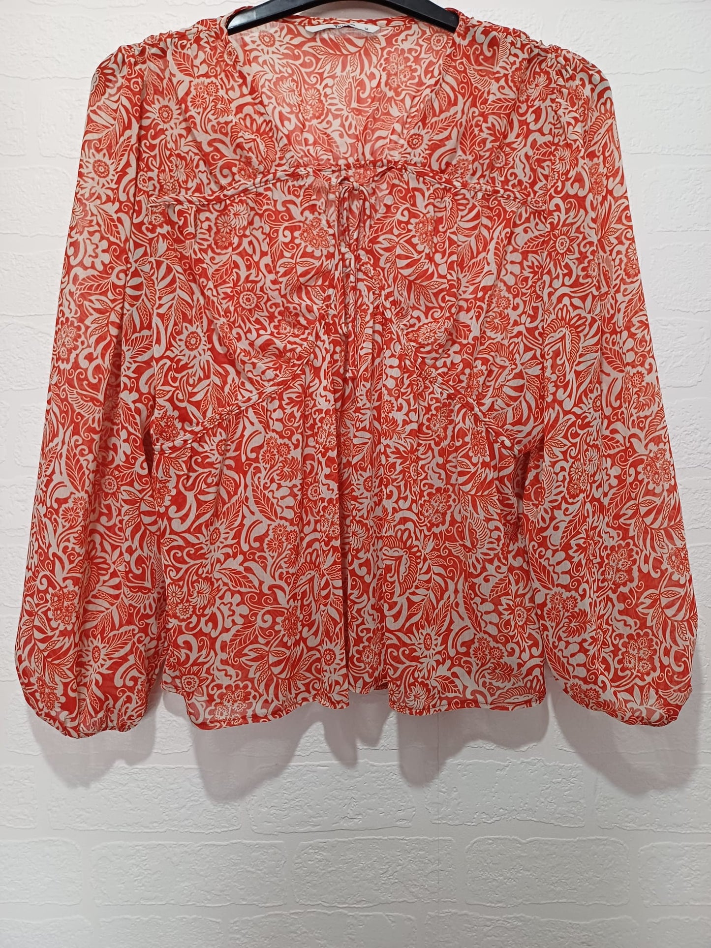 Women's Blouse TU Orange Red White Floral Boho Tie Neck Long Sleeve Size 14 Approx. 20.5" PTP - Very Good Condition