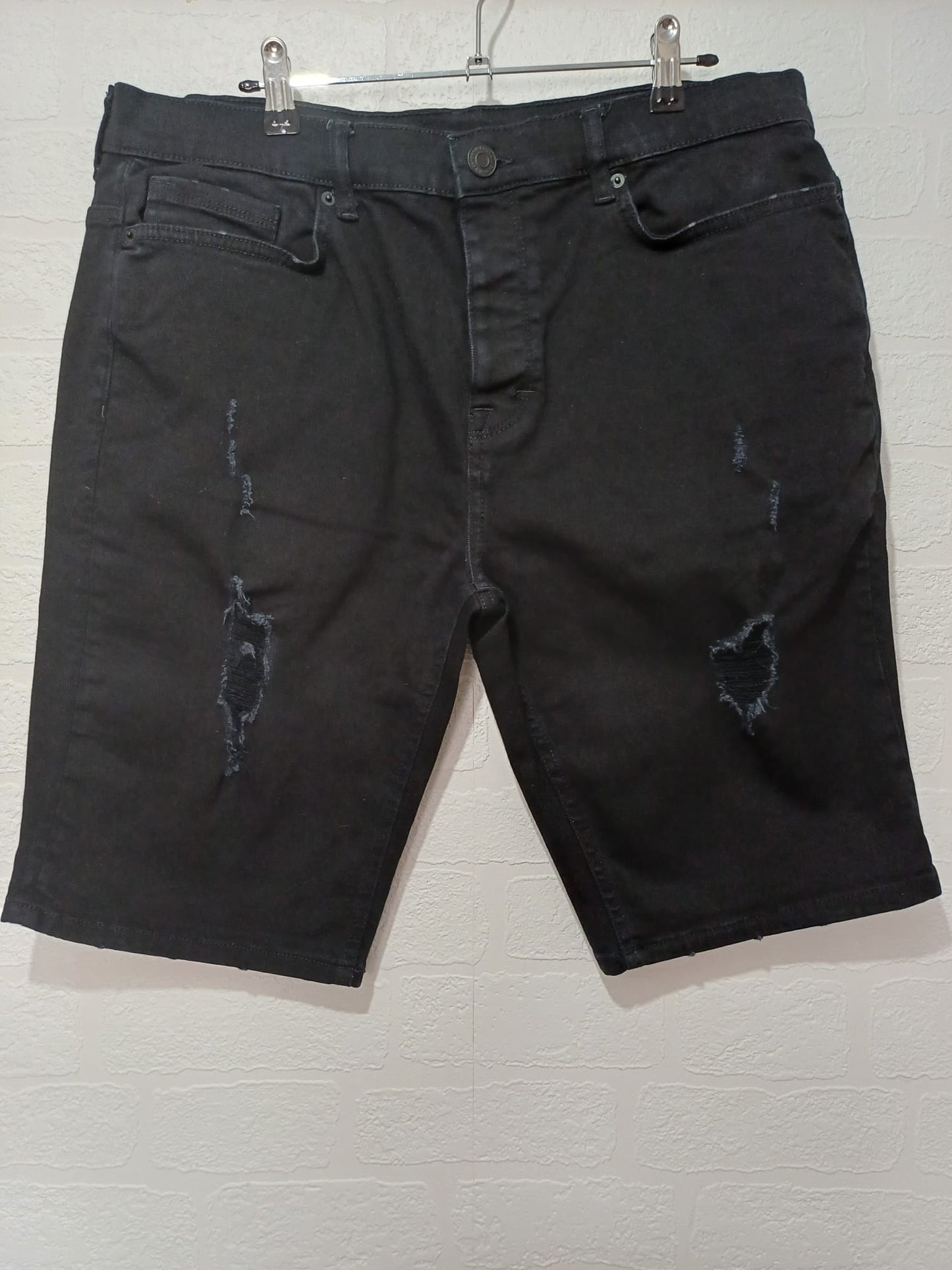 Men's Shorts Denim & Co Black Distressed Denim W35 Approx. 21" Long - Very Good Condition