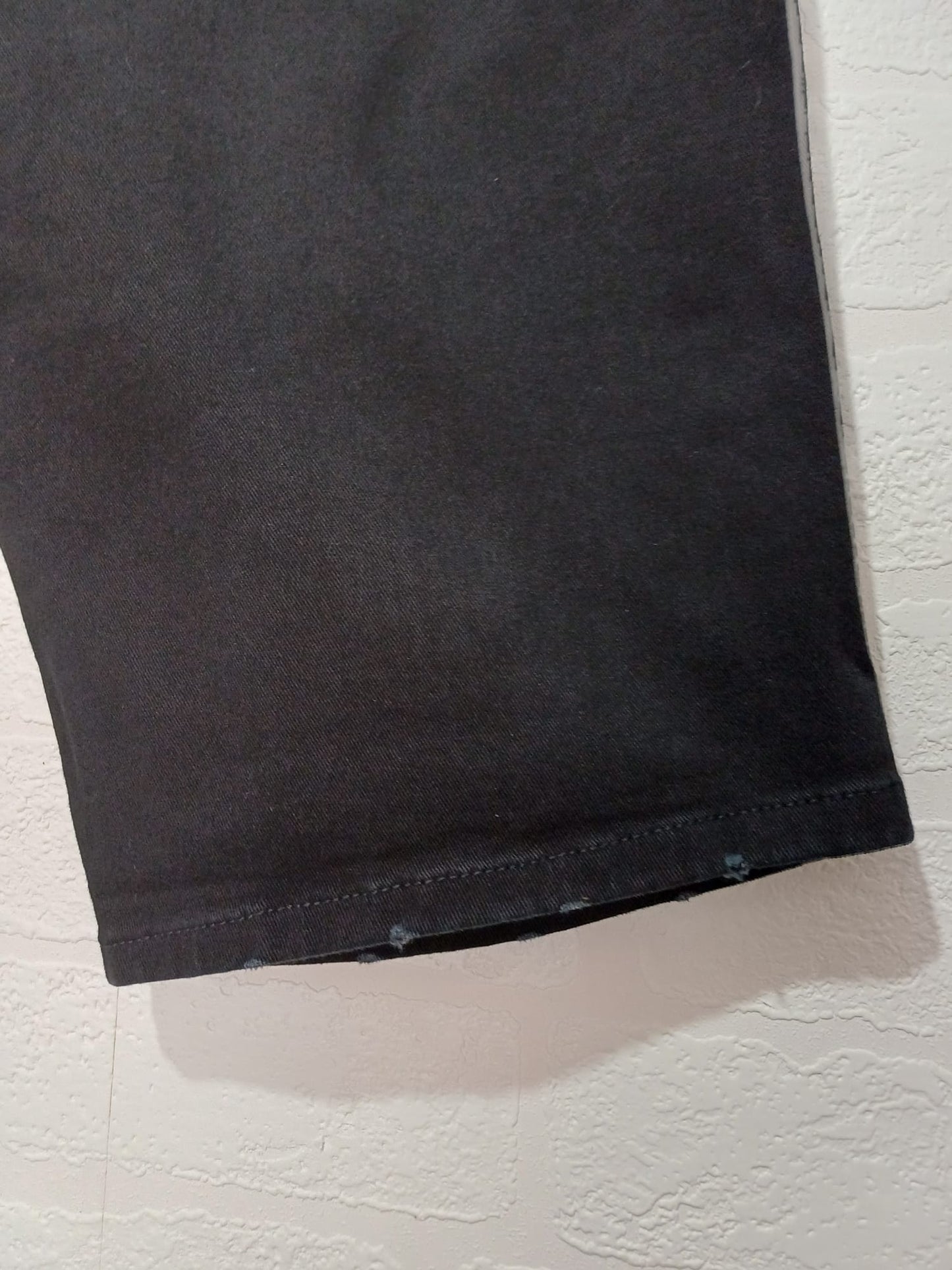 Men's Shorts Denim & Co Black Distressed Denim W35 Approx. 21" Long - Very Good Condition