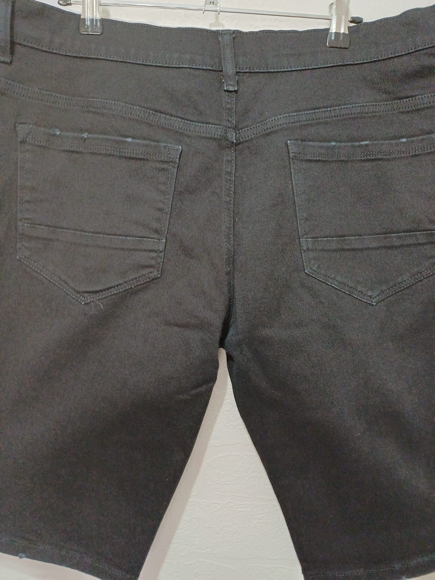 Men's Shorts Denim & Co Black Distressed Denim W35 Approx. 21" Long - Very Good Condition