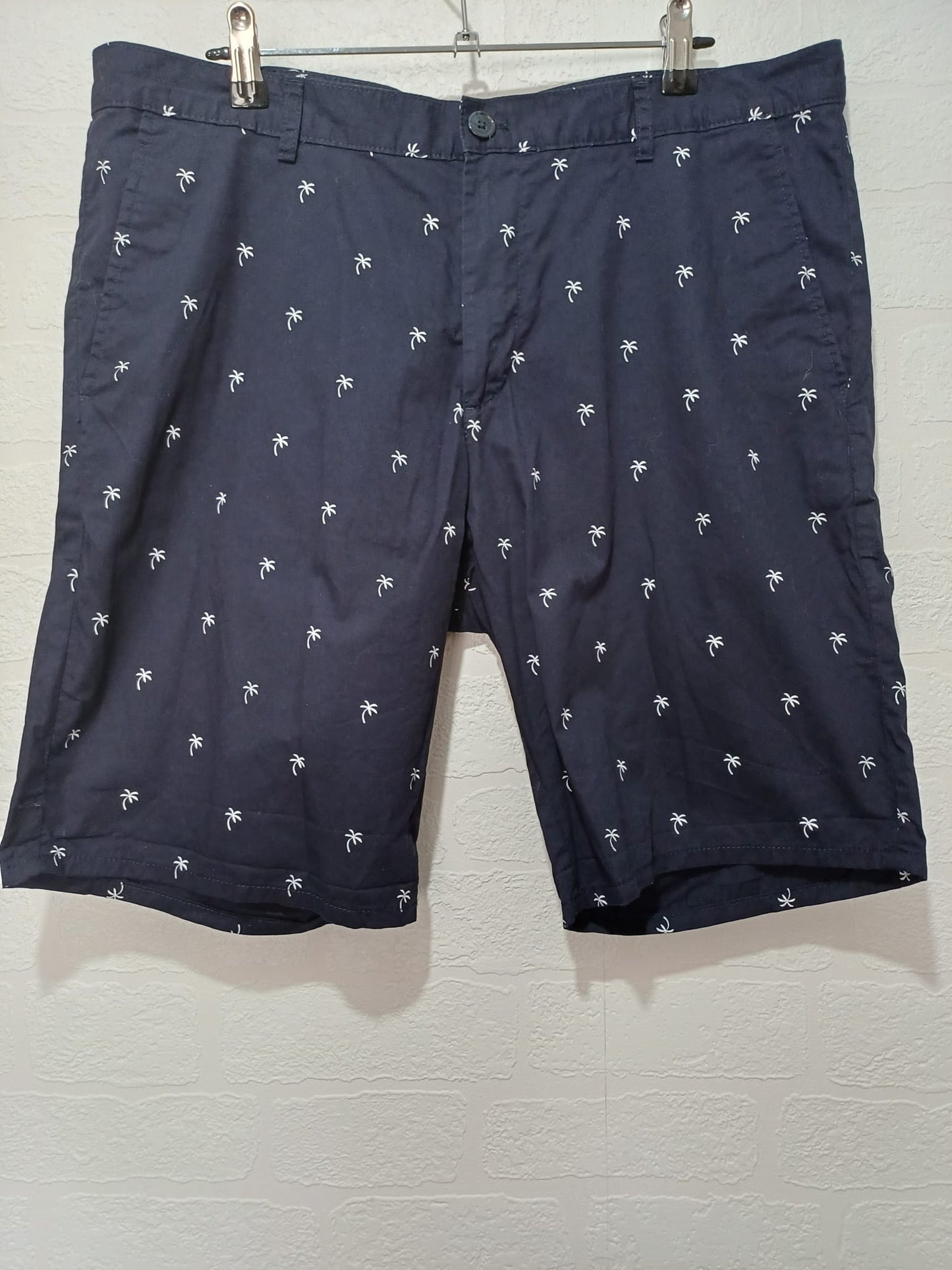 Men's Chino Shorts H&M Navy Blue Palm Tree Print Slim Fit Size 34W Approx. 20.5" Inside Leg - Very Good Condition