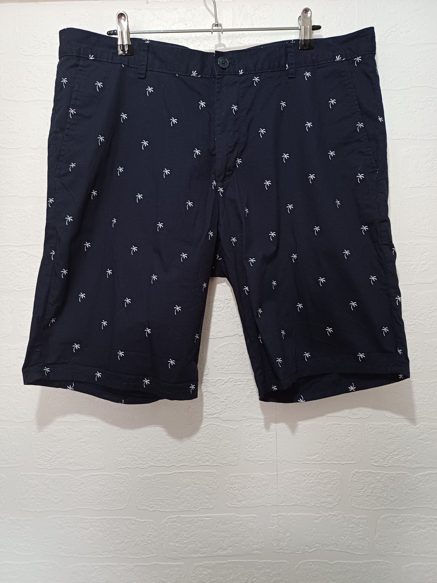 Men's Chino Shorts H&M Navy Blue Palm Tree Print Slim Fit Size 34W Approx. 20.5" Inside Leg - Very Good Condition