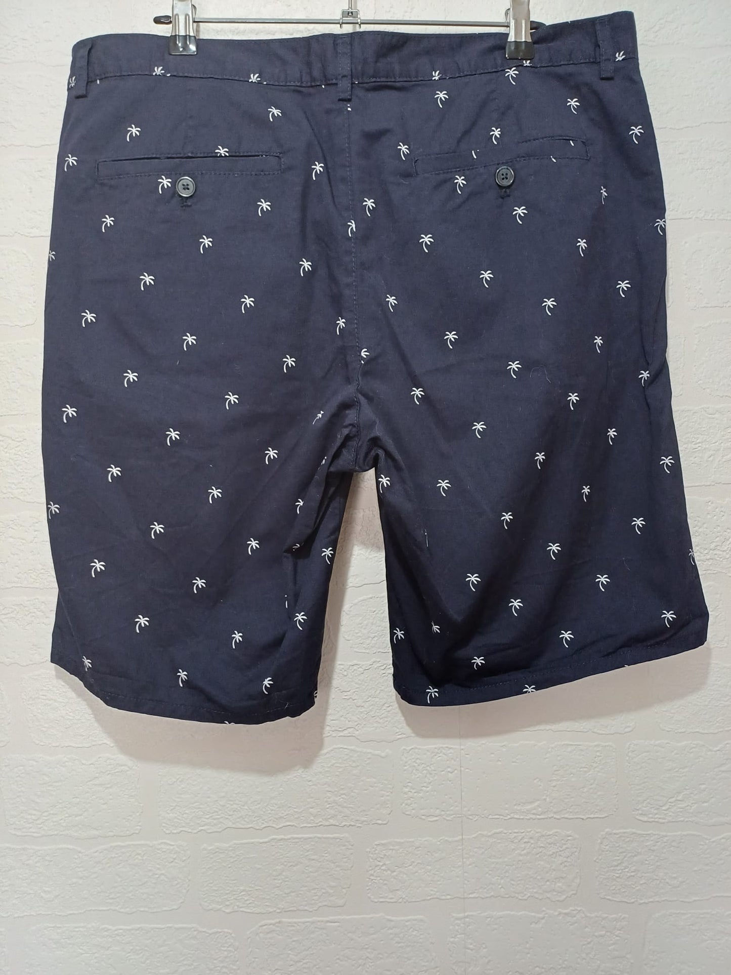 Men's Chino Shorts H&M Navy Blue Palm Tree Print Slim Fit Size 34W Approx. 20.5" Inside Leg - Very Good Condition