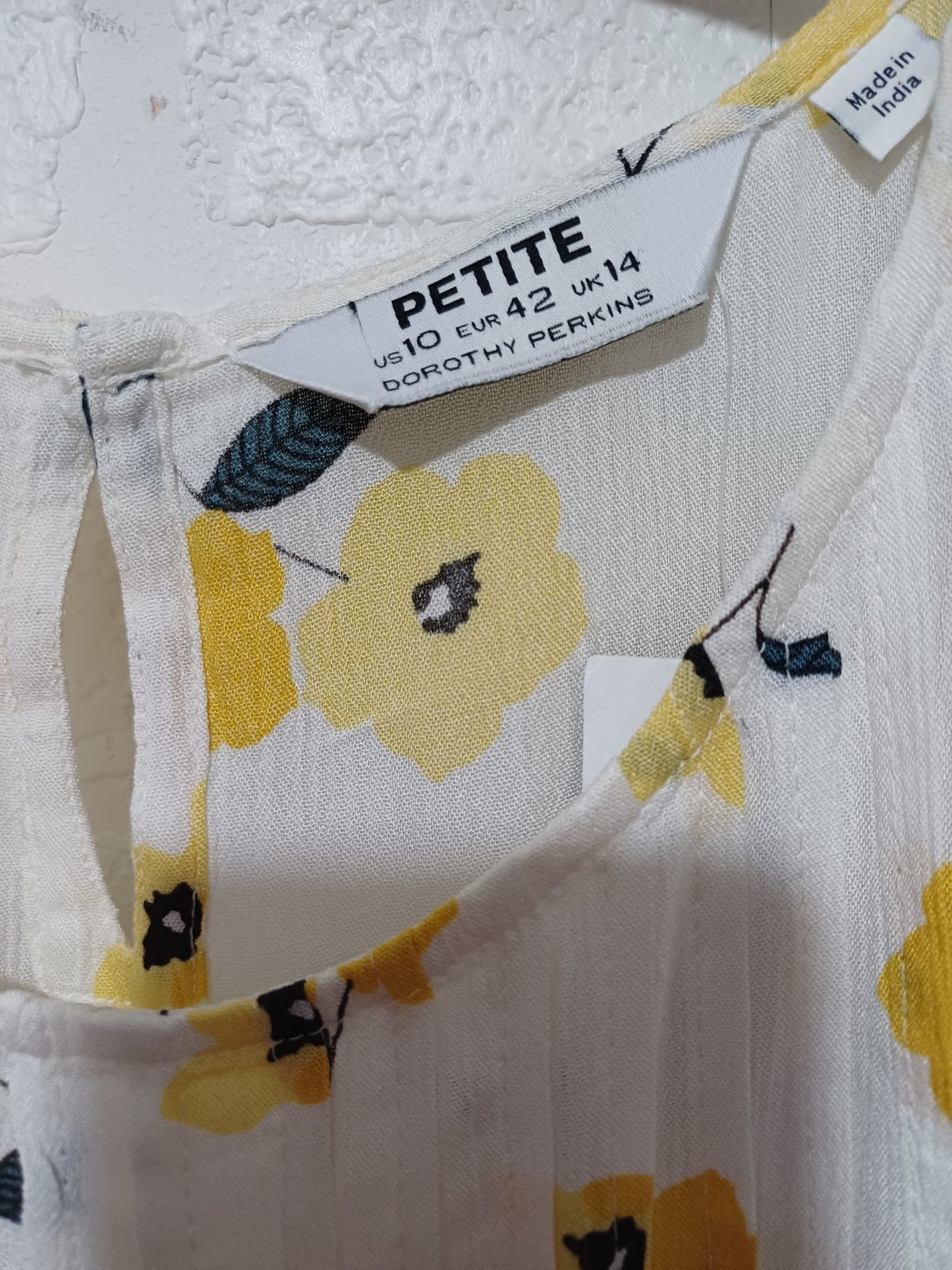 Women's Blouse Dorothy Perkins Petite White Yellow Floral Frill Sleeve Peplum Hem Size 14 Approx. 22" PTP Approx. 22" Length - BNWT