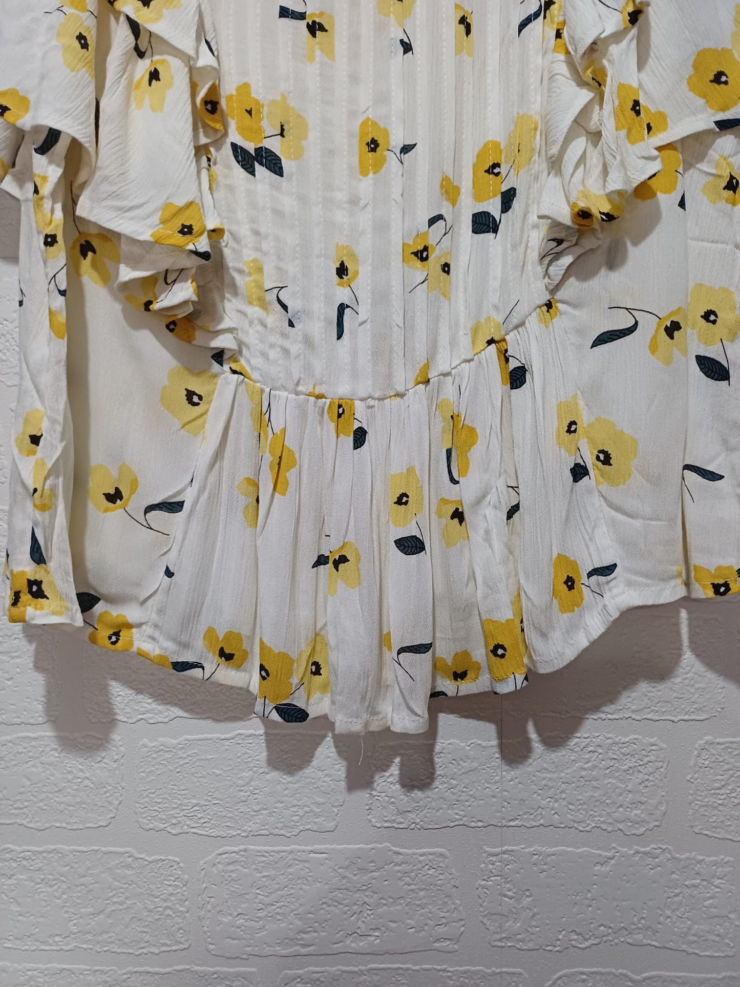 Women's Blouse Dorothy Perkins Petite White Yellow Floral Frill Sleeve Peplum Hem Size 14 Approx. 22" PTP Approx. 22" Length - BNWT