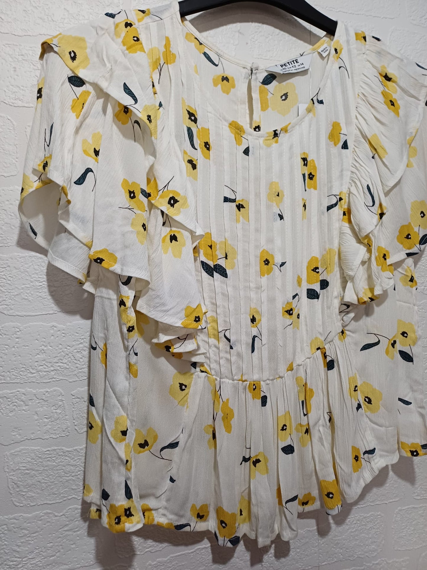 Women's Blouse Dorothy Perkins Petite White Yellow Floral Frill Sleeve Peplum Hem Size 14 Approx. 22" PTP Approx. 22" Length - BNWT