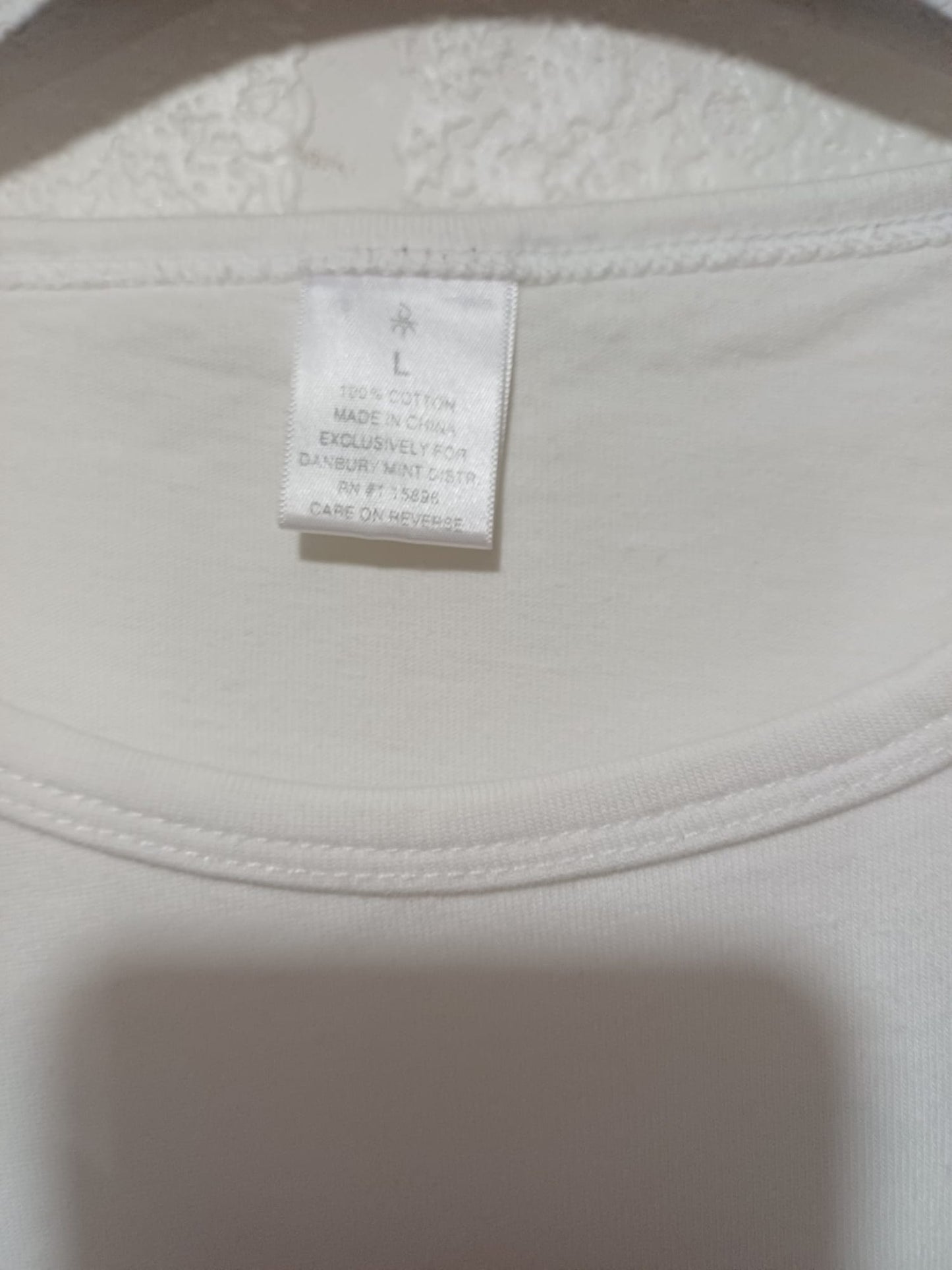 Women's T-Shirt White Yorkshire Terrier Dog & Butterfly Embroidered Print Size L Approx. 22" PTP Approx. 24" Length - Very Good Condition