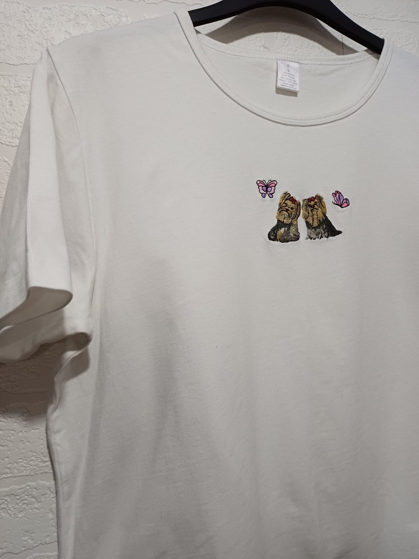 Women's T-Shirt White Yorkshire Terrier Dog & Butterfly Embroidered Print Size L Approx. 22" PTP Approx. 24" Length - Very Good Condition