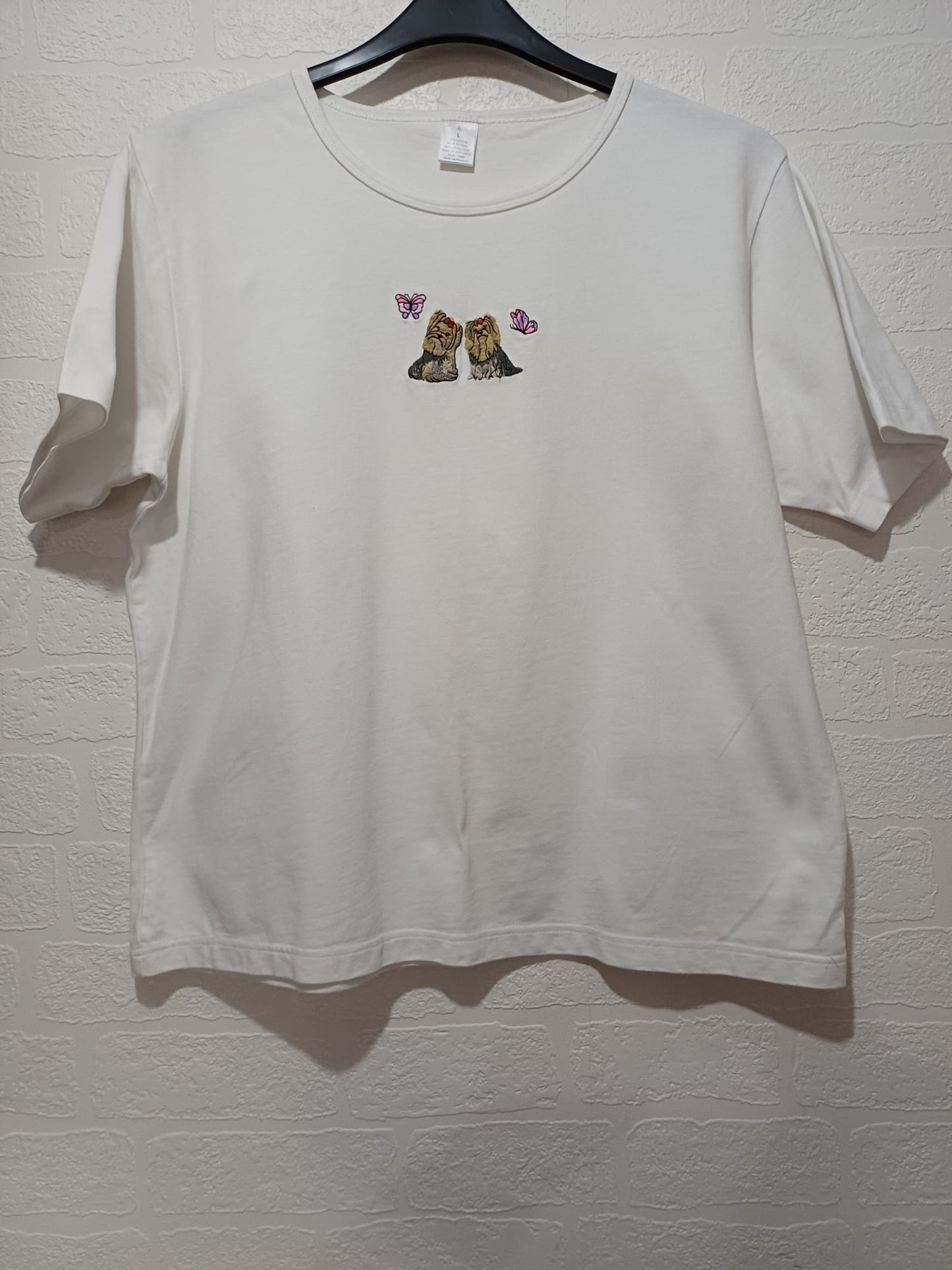 Women's T-Shirt White Yorkshire Terrier Dog & Butterfly Embroidered Print Size L Approx. 22" PTP Approx. 24" Length - Very Good Condition