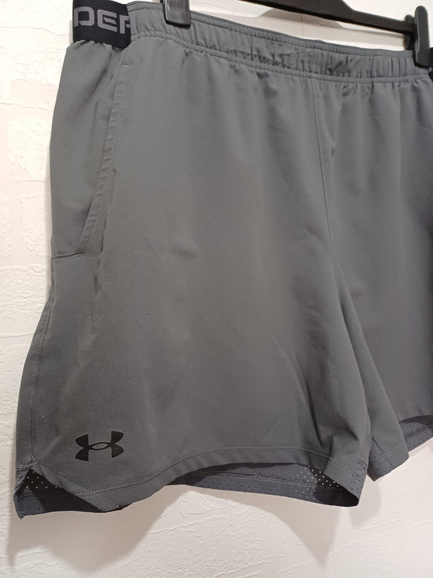 Men's Shorts Under Armour Grey Performance Plus Size 3XL Approx. 18" Long - Good Condition