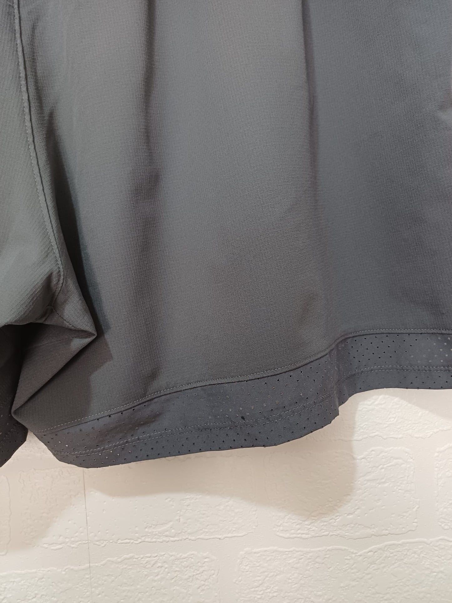 Men's Shorts Under Armour Grey Performance Plus Size 3XL Approx. 18" Long - Good Condition