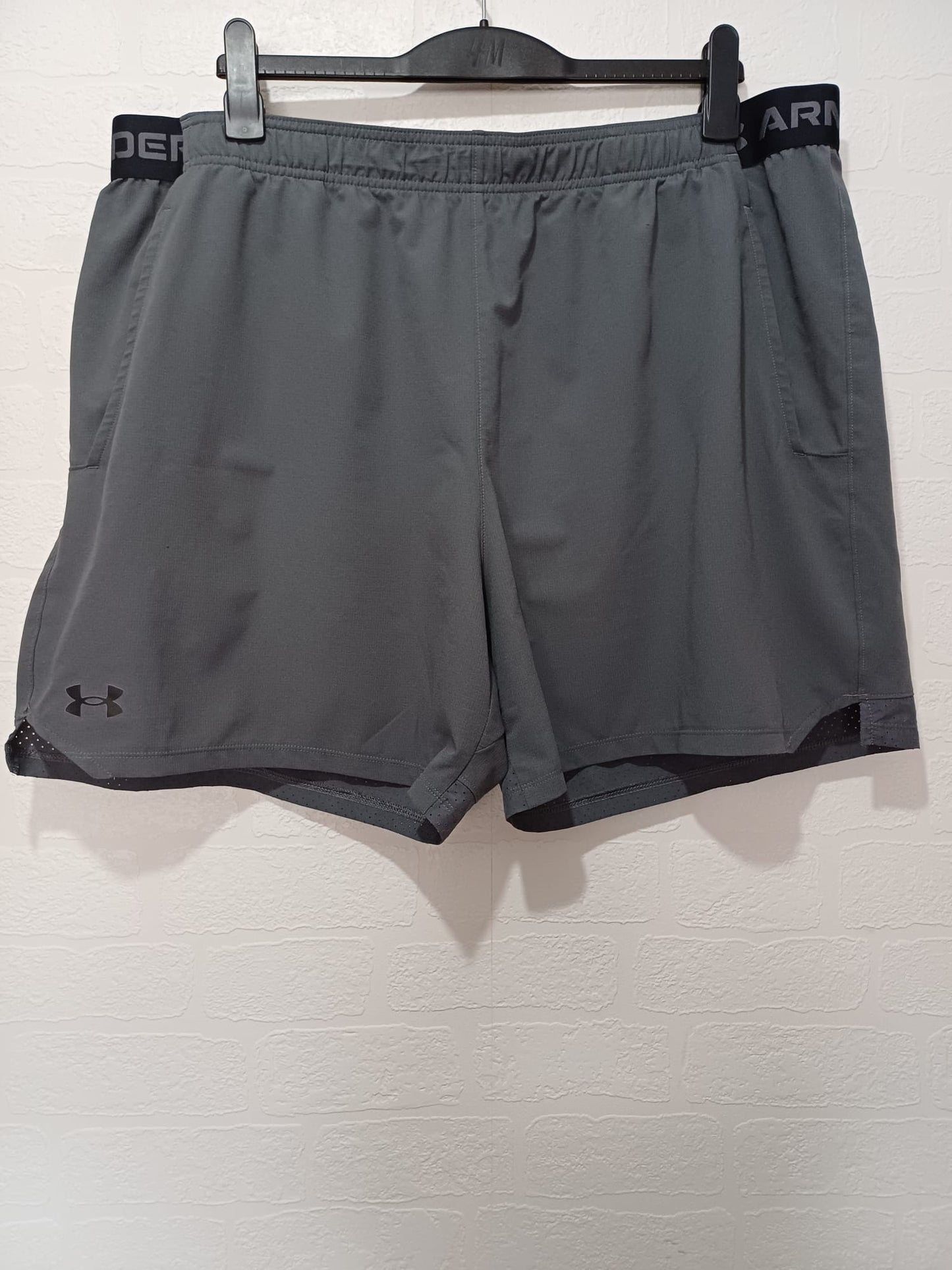 Men's Shorts Under Armour Grey Performance Plus Size 3XL Approx. 18" Long - Good Condition