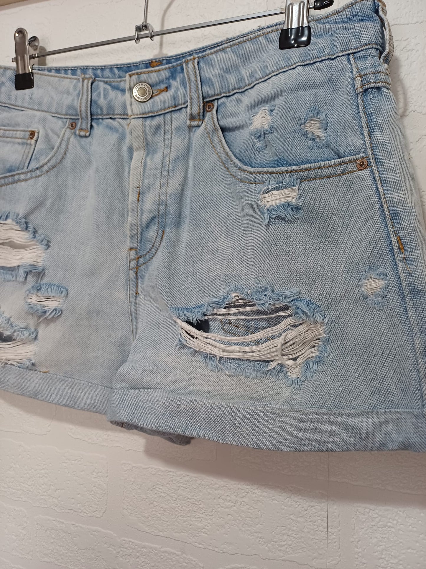 Women's Denim Shorts Forever 21 Light Blue Distressed Ripped Rolled Hem Size 8-10 - Good Condition