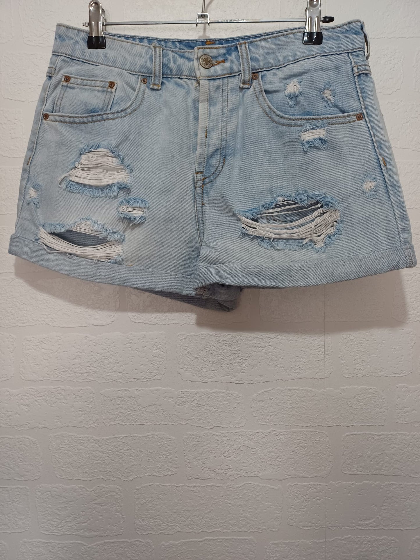 Women's Denim Shorts Forever 21 Light Blue Distressed Ripped Rolled Hem Size 8-10 - Good Condition