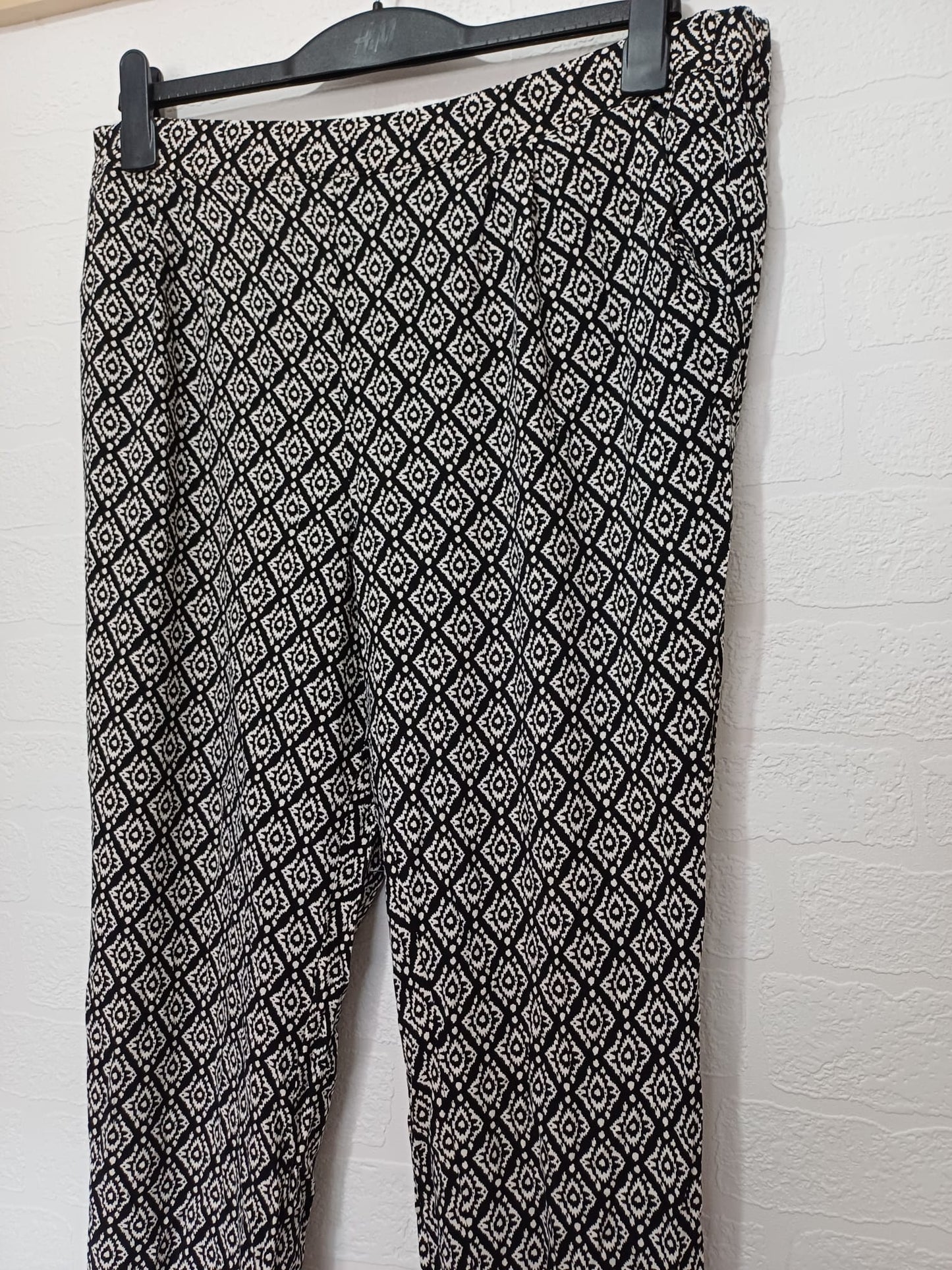 Women's Trousers Papaya Black & White Geometric Print Pull On Elasticated Waist Size 18 - Very Good Condition