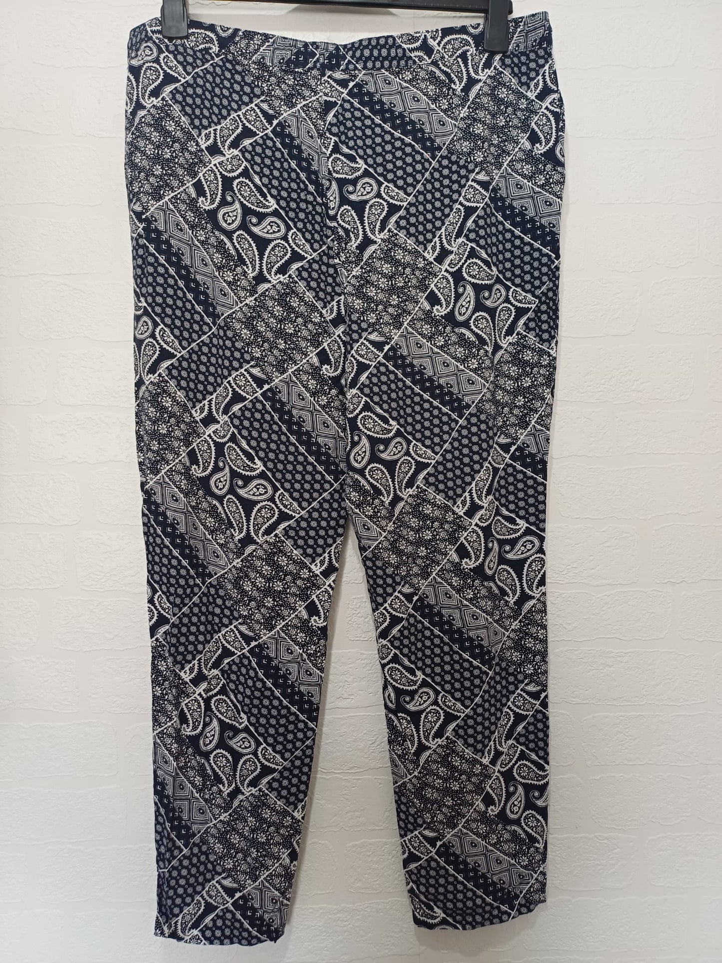 Women's Trousers Papaya Navy & White Paisley Print Pull On Elasticated Waist Size 18 - Very Good Condition