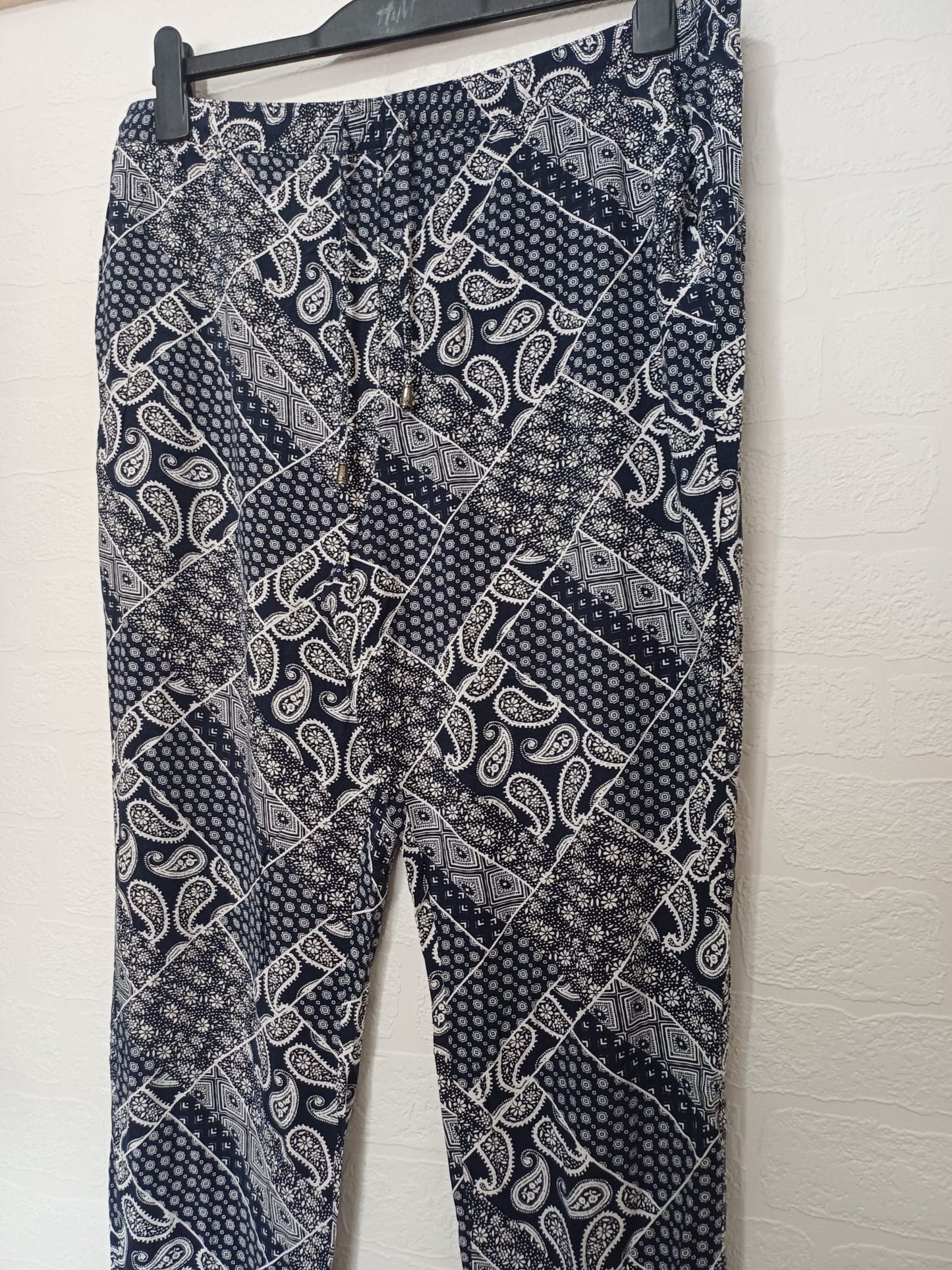 Women's Trousers Papaya Navy & White Paisley Print Pull On Elasticated Waist Size 18 - Very Good Condition