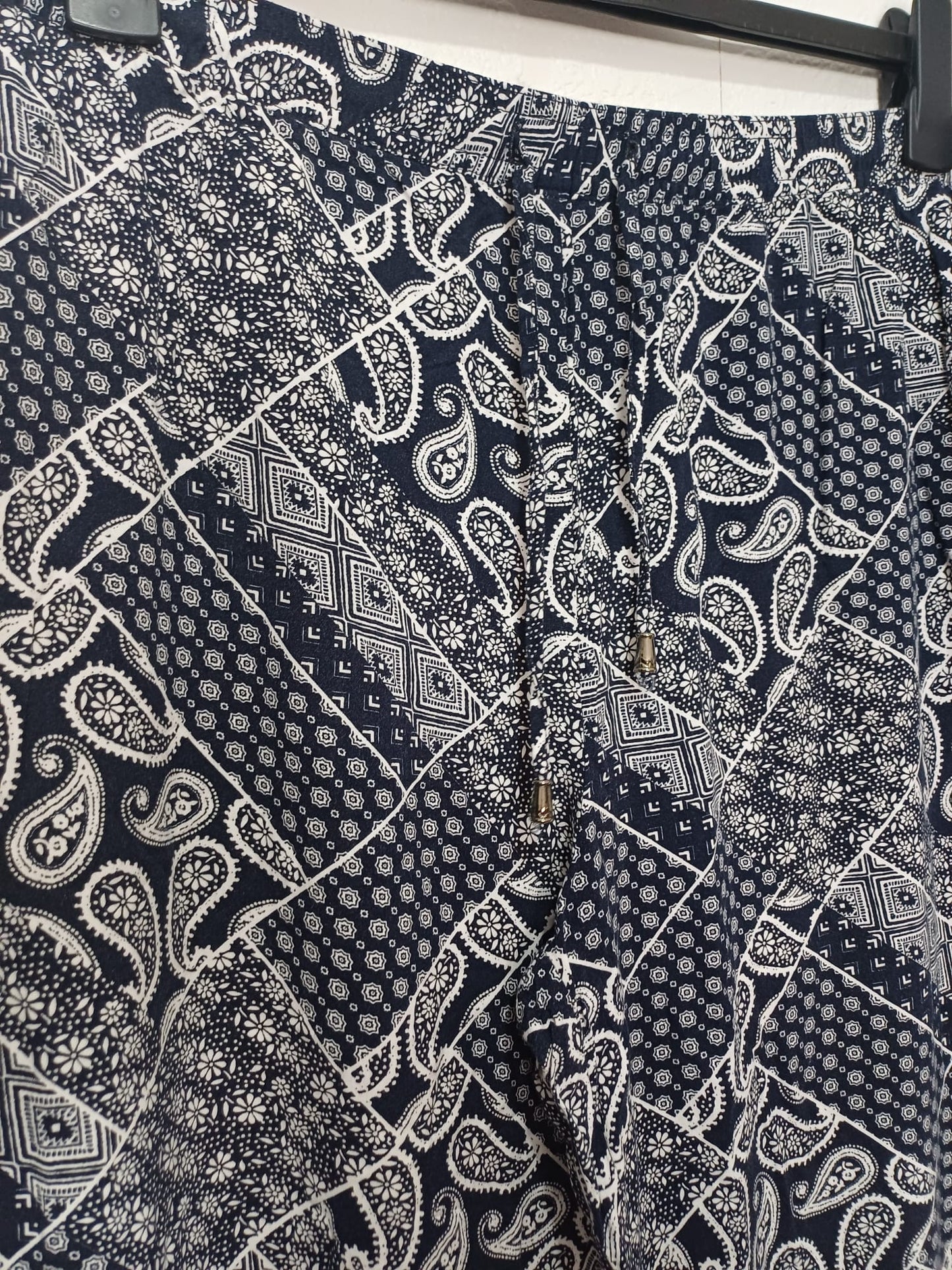 Women's Trousers Papaya Navy & White Paisley Print Pull On Elasticated Waist Size 18 - Very Good Condition