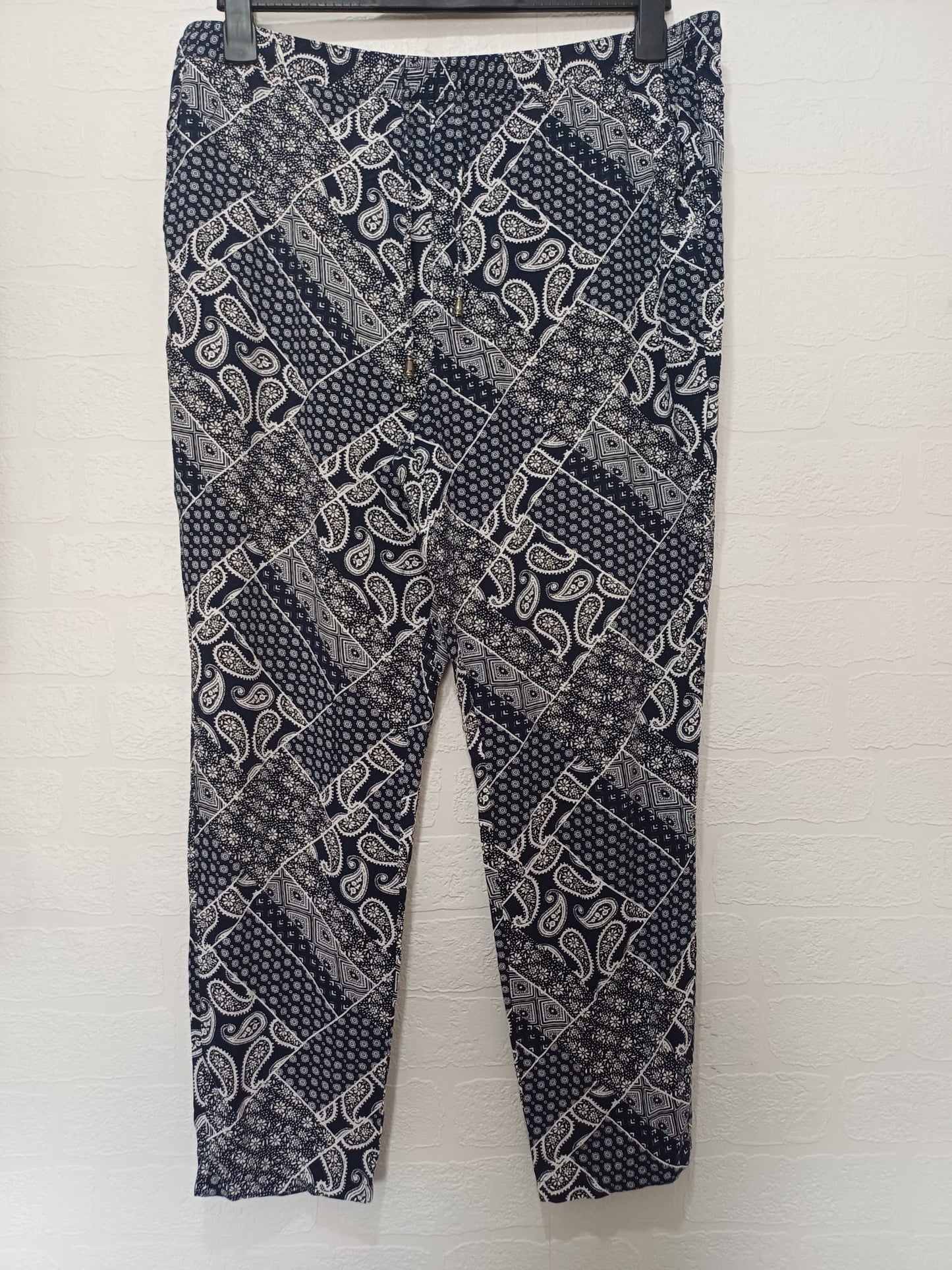 Women's Trousers Papaya Navy & White Paisley Print Pull On Elasticated Waist Size 18 - Very Good Condition