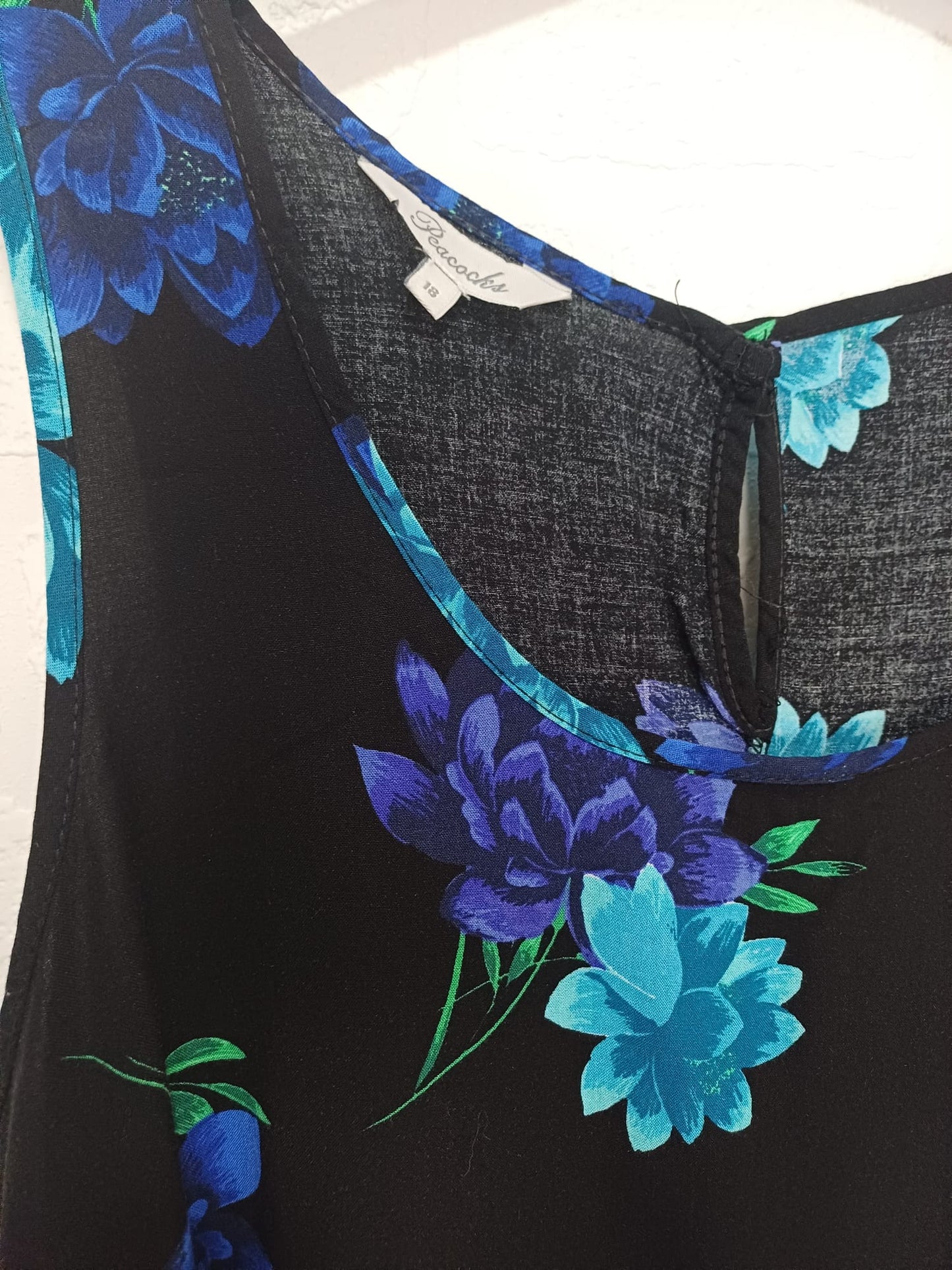 Women's Top Peacocks Black Turquoise Purple Floral Print Sleeveless Scoop Neck Size 18 Approx. 20" PTP - Very Good Condition