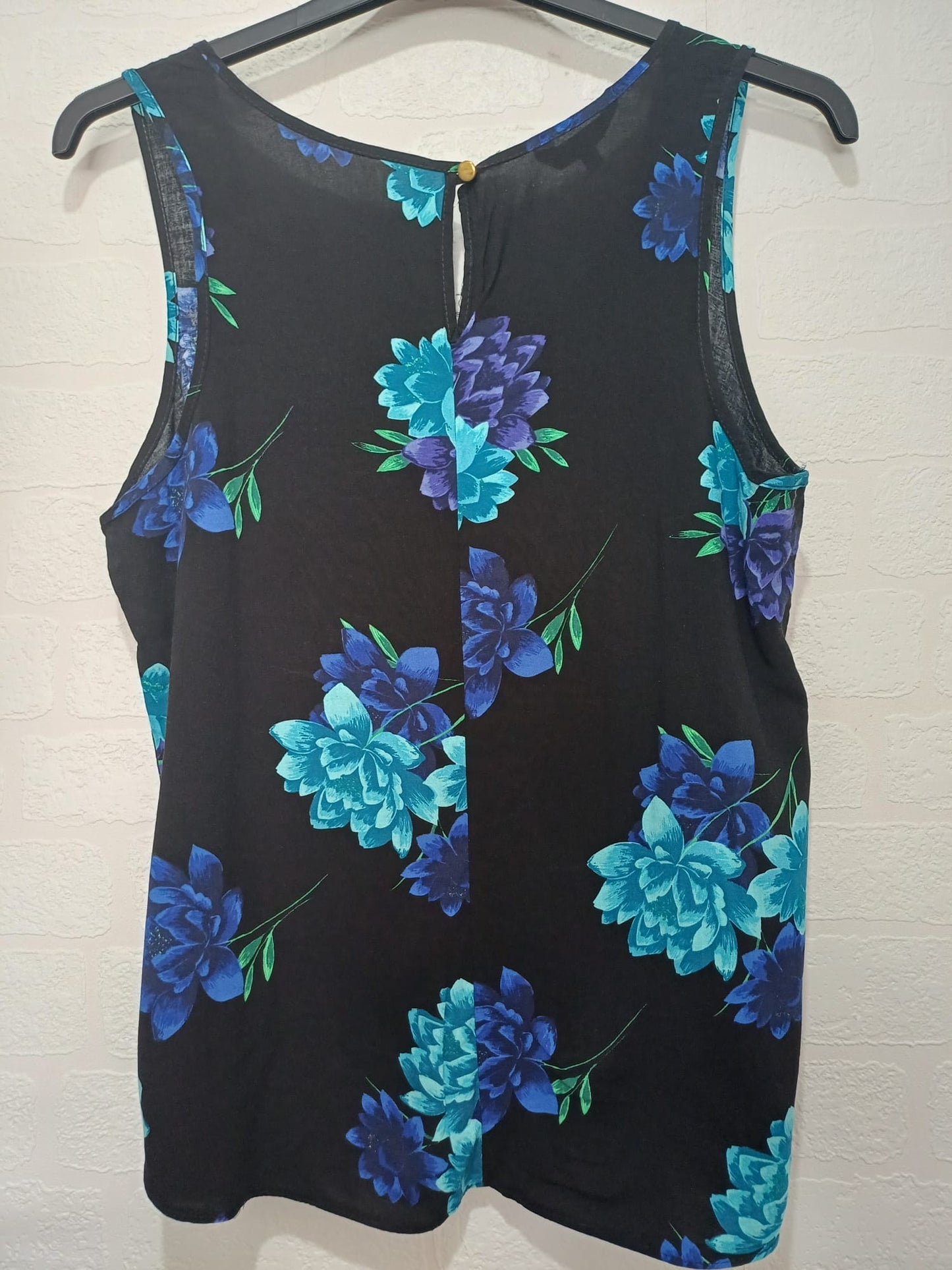 Women's Top Peacocks Black Turquoise Purple Floral Print Sleeveless Scoop Neck Size 18 Approx. 20" PTP - Very Good Condition