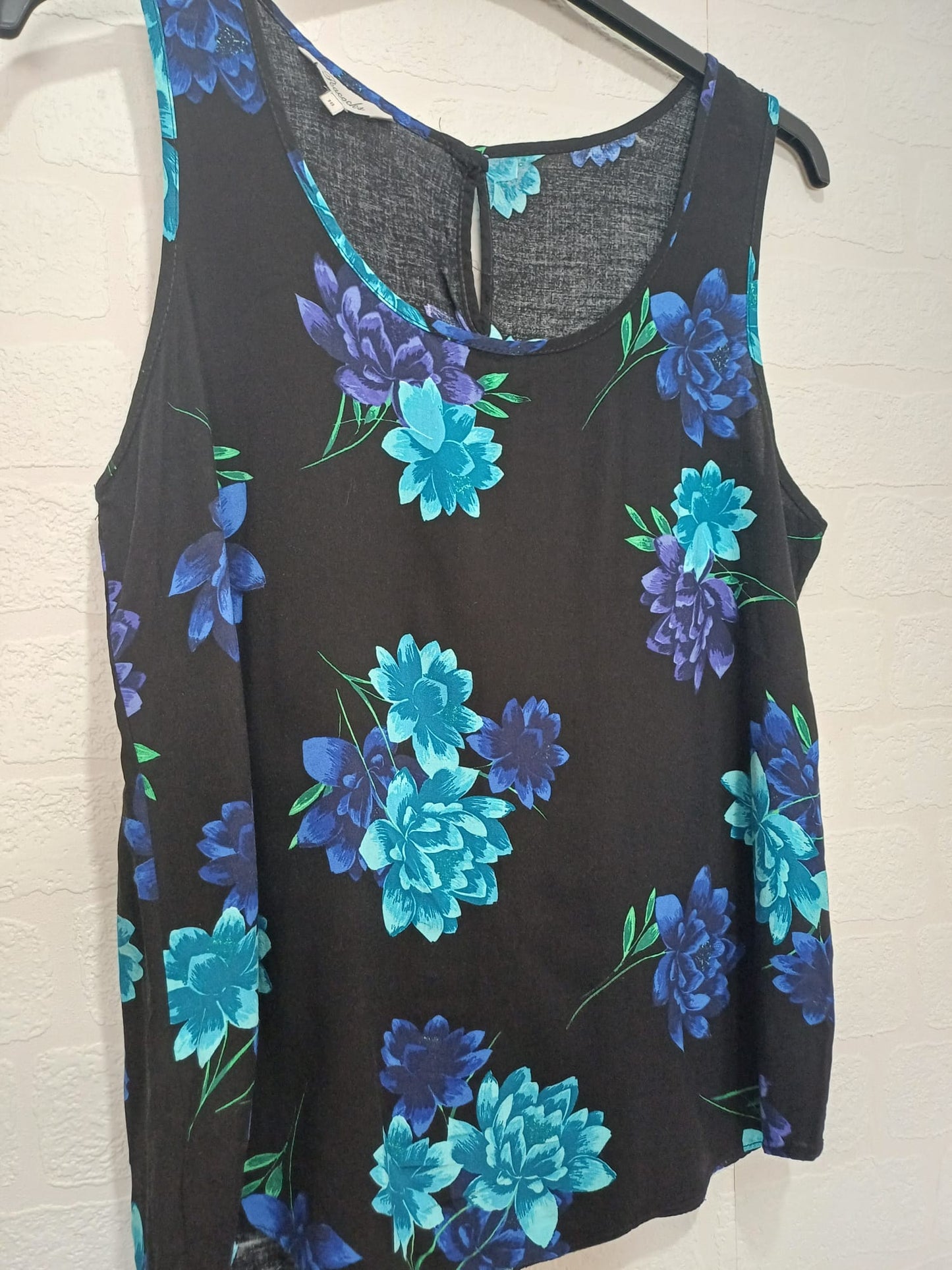 Women's Top Peacocks Black Turquoise Purple Floral Print Sleeveless Scoop Neck Size 18 Approx. 20" PTP - Very Good Condition