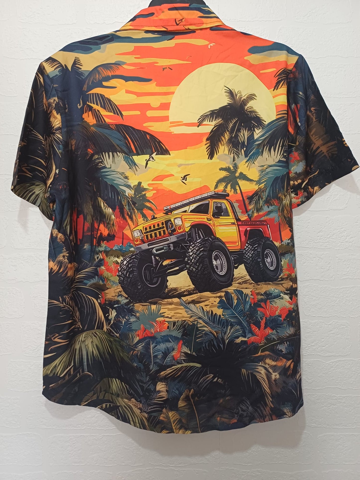 Men's Shirt Tropical Off Road Truck Hawaiian Print Medium Approx. 22" PTP - Very Good Condition