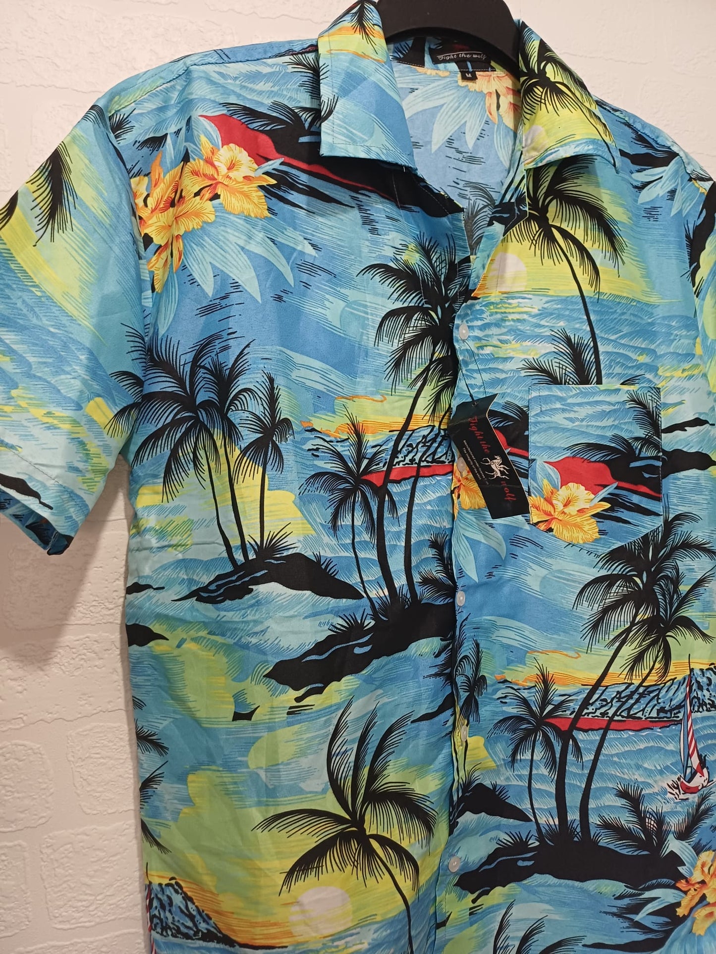 Men's Shirt Fight The Wolf Palm Tree Sailing Boat Print Medium Approx. 23" PTP - Very Good Condition