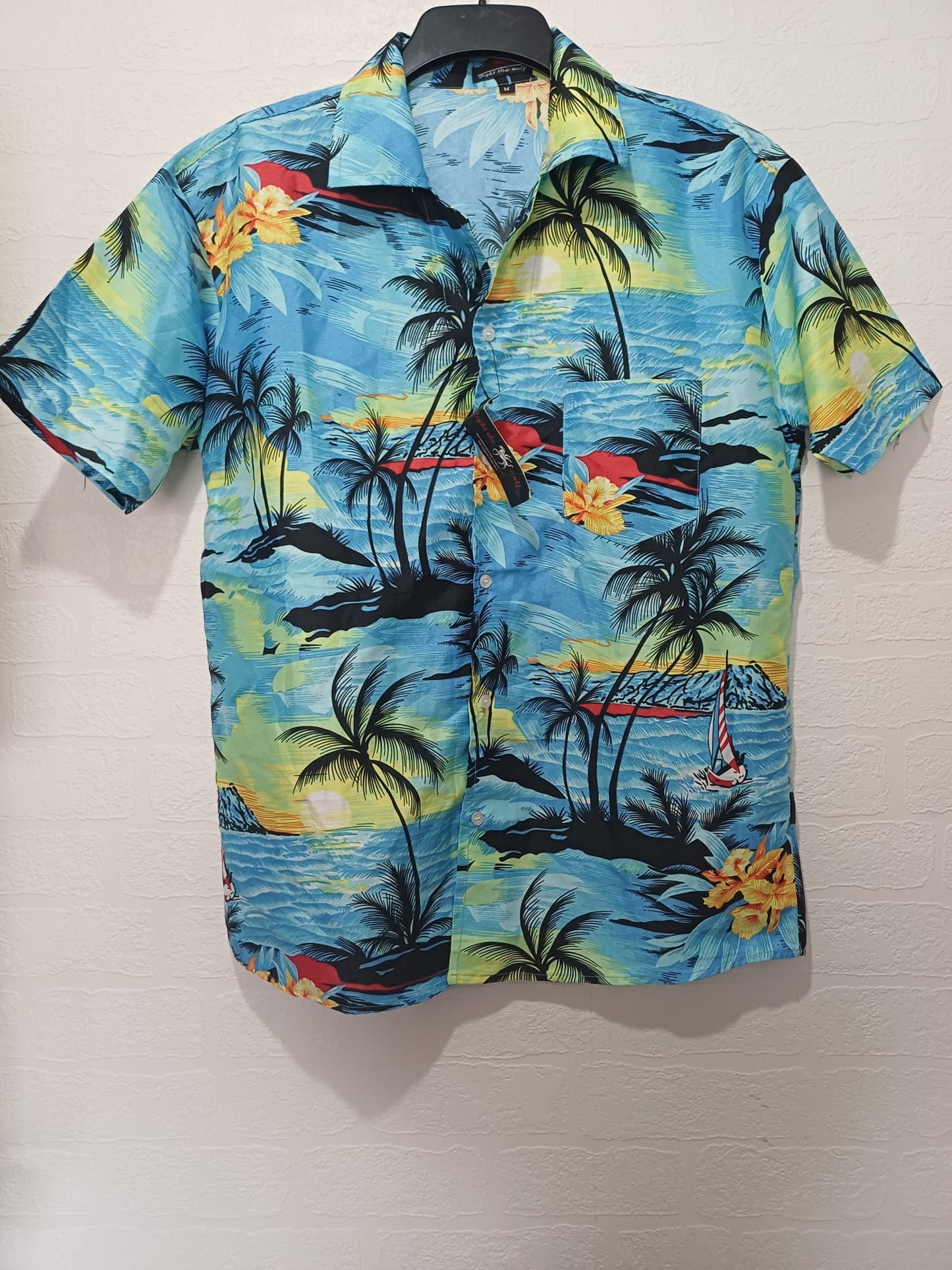 Men's Shirt Fight The Wolf Palm Tree Sailing Boat Print Medium Approx. 23" PTP - Very Good Condition