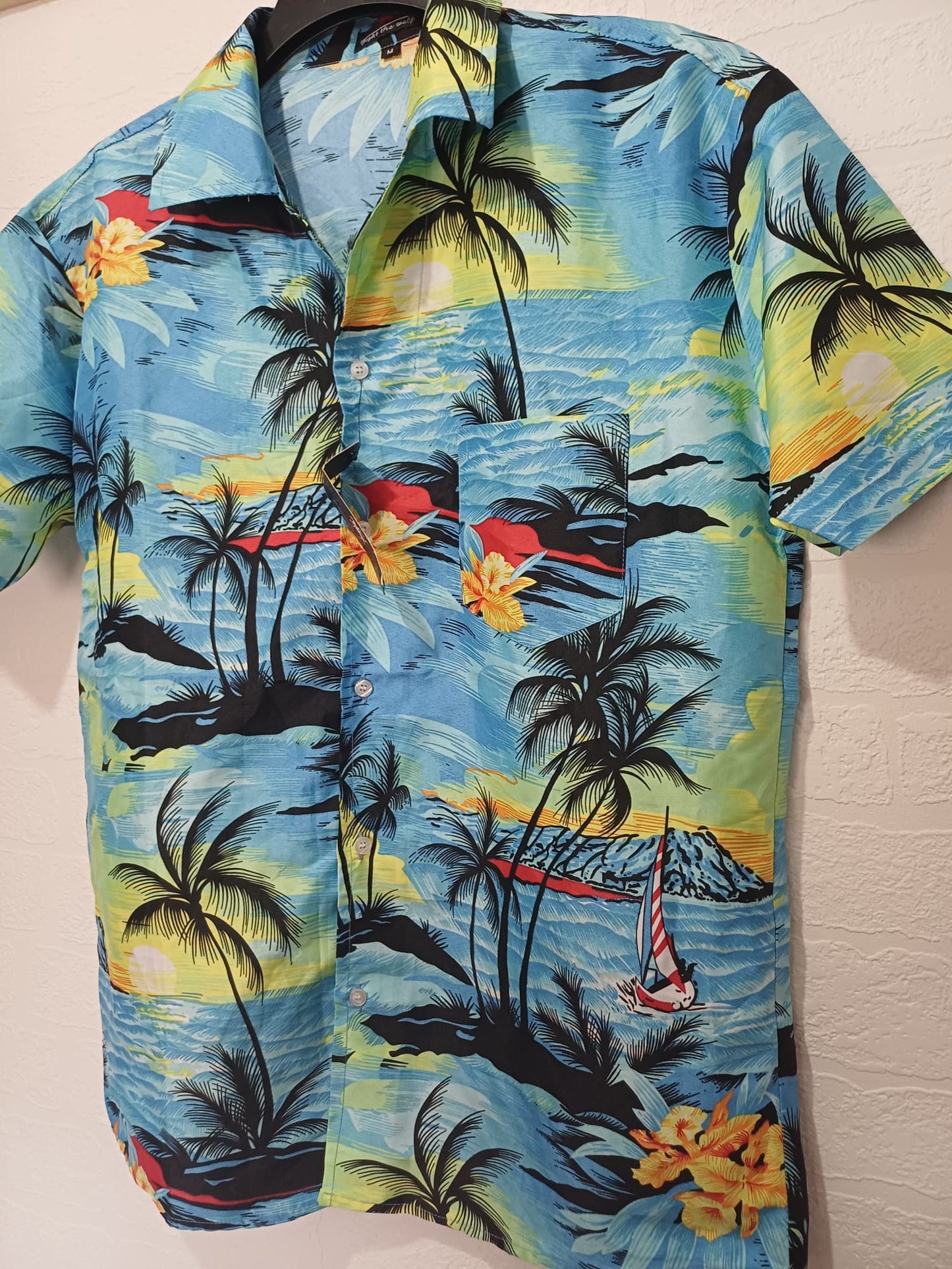 Men's Shirt Fight The Wolf Palm Tree Sailing Boat Print Medium Approx. 23" PTP - Very Good Condition