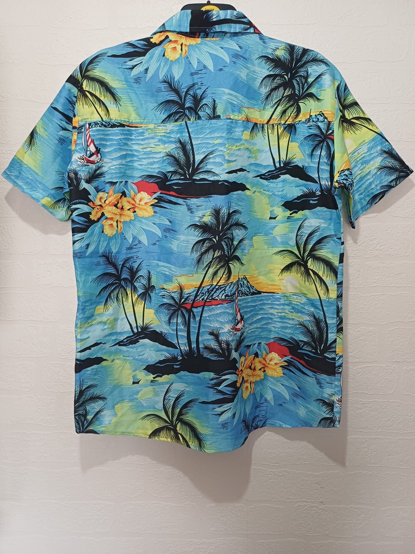 Men's Shirt Fight The Wolf Palm Tree Sailing Boat Print Medium Approx. 23" PTP - Very Good Condition