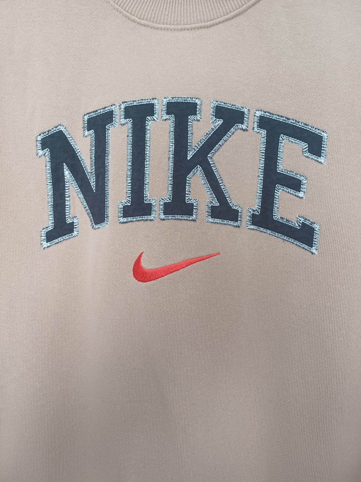 Men's Sweatshirt Nike Beige/Peach Crew Neck Logo Chest Red Swoosh Striped Cuffs Size XS/S - Very Good Condition