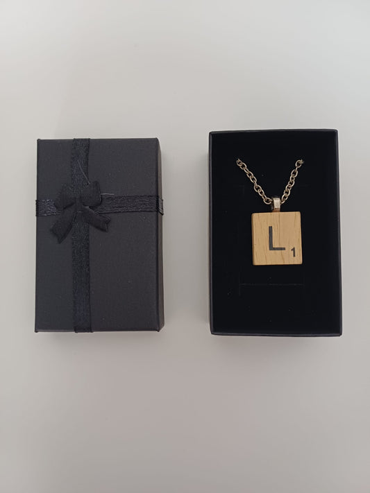 Unisex Wooden Scrabble Letter L Pendant Necklace Silver Tone with Gift Box - Very Good Condition