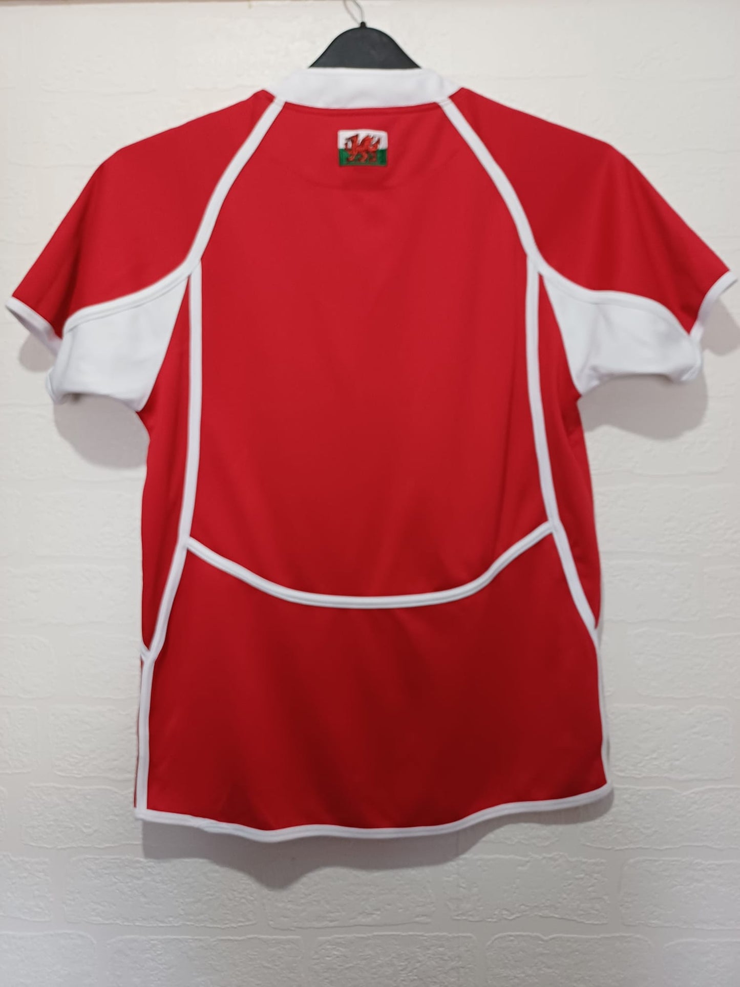 Men's Rugby Shirt Manav Wales Cymru Red & White Short Sleeve XLB Approx. 19" PTP - Very Good Condition