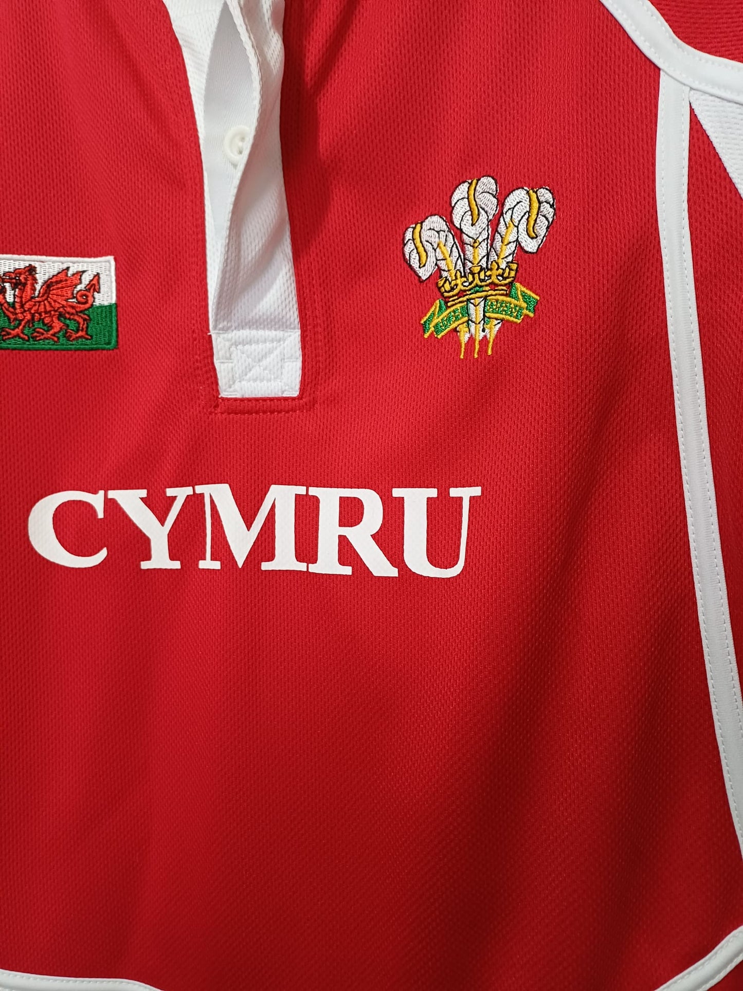 Men's Rugby Shirt Manav Wales Cymru Red & White Short Sleeve XLB Approx. 19" PTP - Very Good Condition