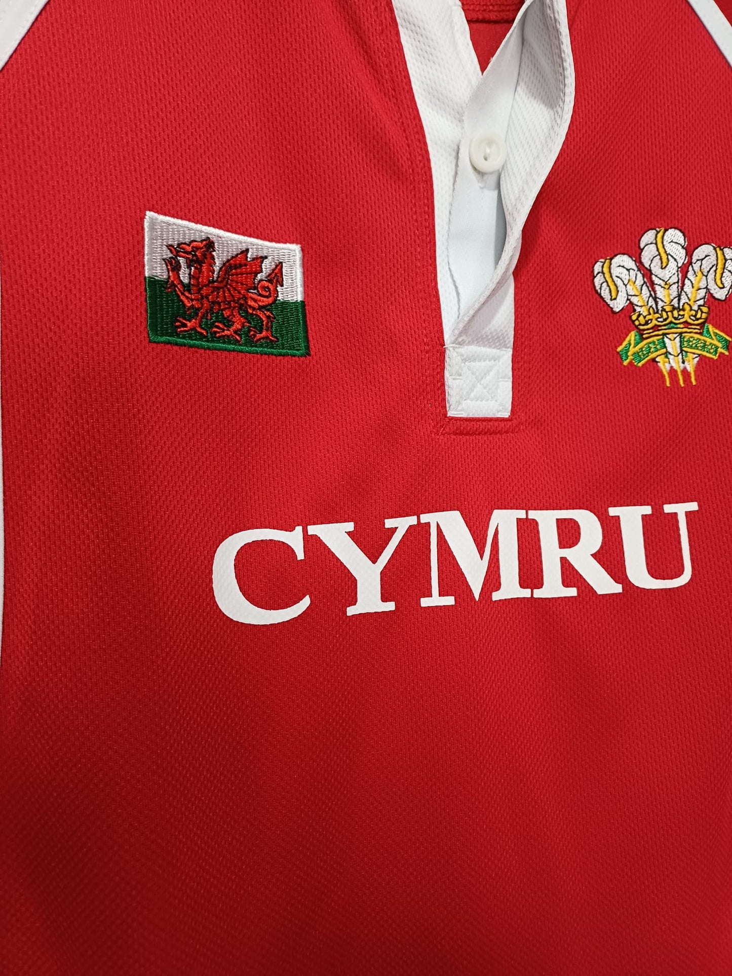 Men's Rugby Shirt Manav Wales Cymru Red & White Short Sleeve XLB Approx. 19" PTP - Very Good Condition