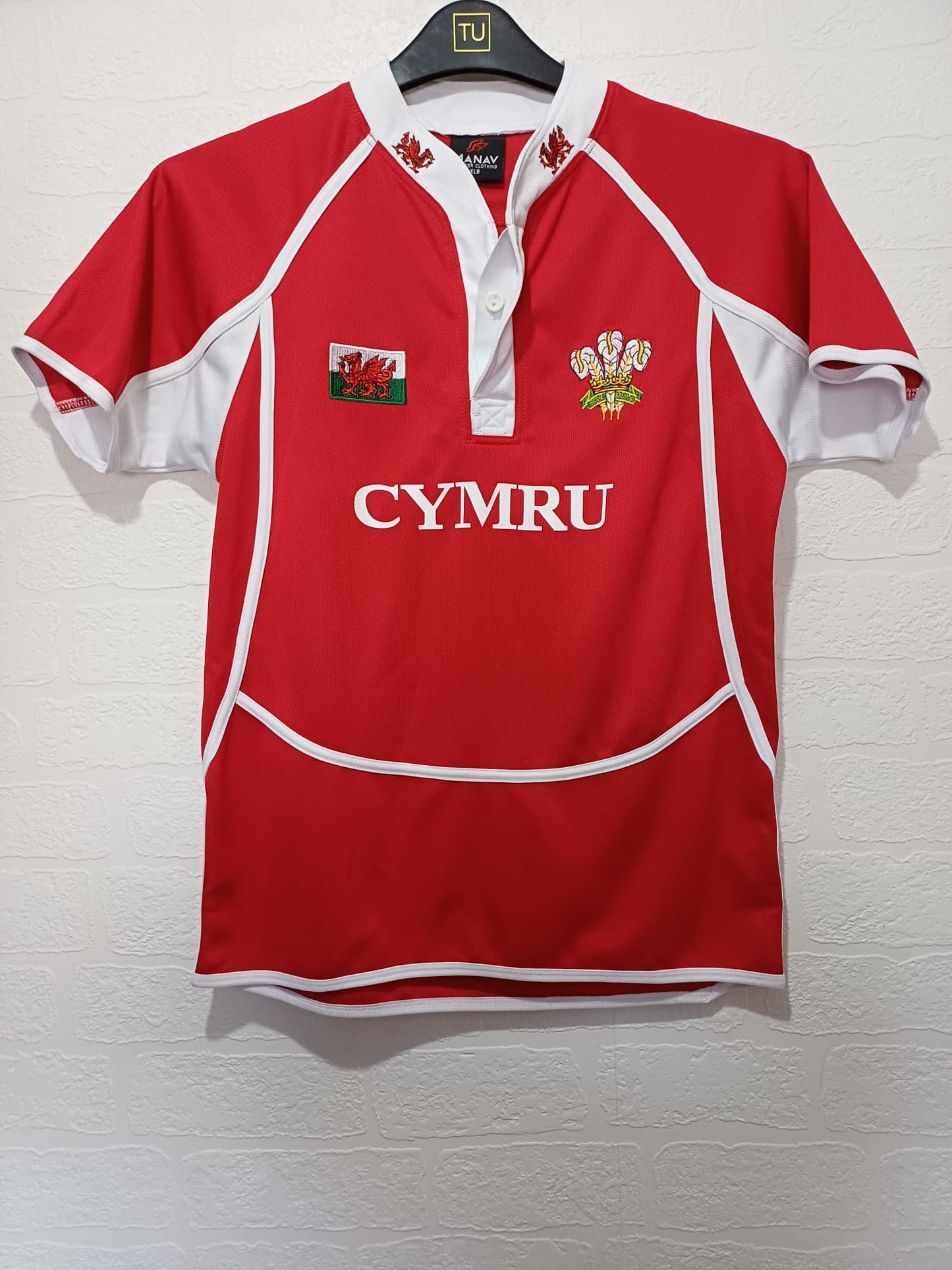 Men's Rugby Shirt Manav Wales Cymru Red & White Short Sleeve XLB Approx. 19" PTP - Very Good Condition