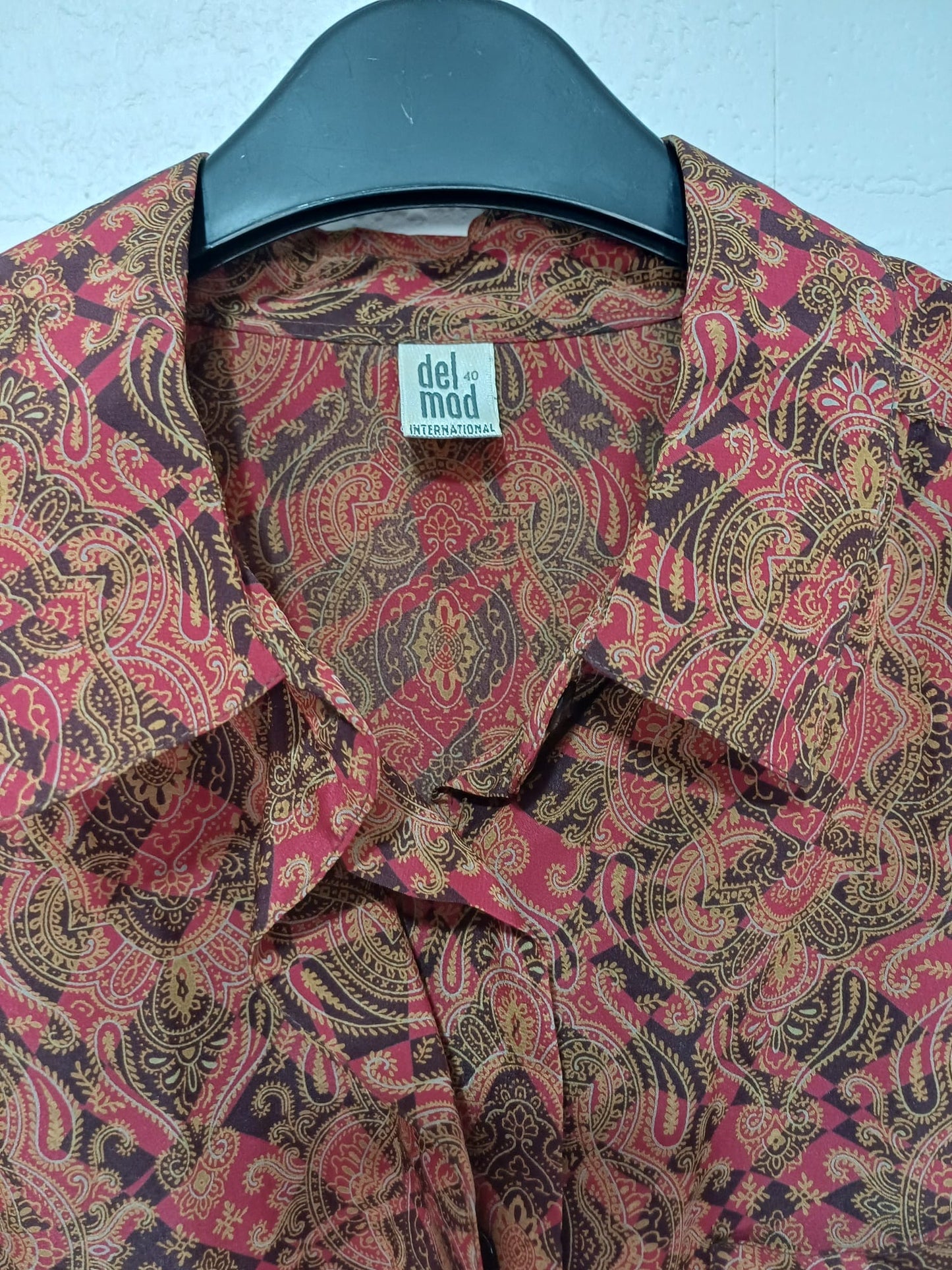 Women's Blouse Del Mod Burgundy Red Gold Paisley Long Sleeve Collared Size 16 Approx. 22" PTP - Very Good Condition