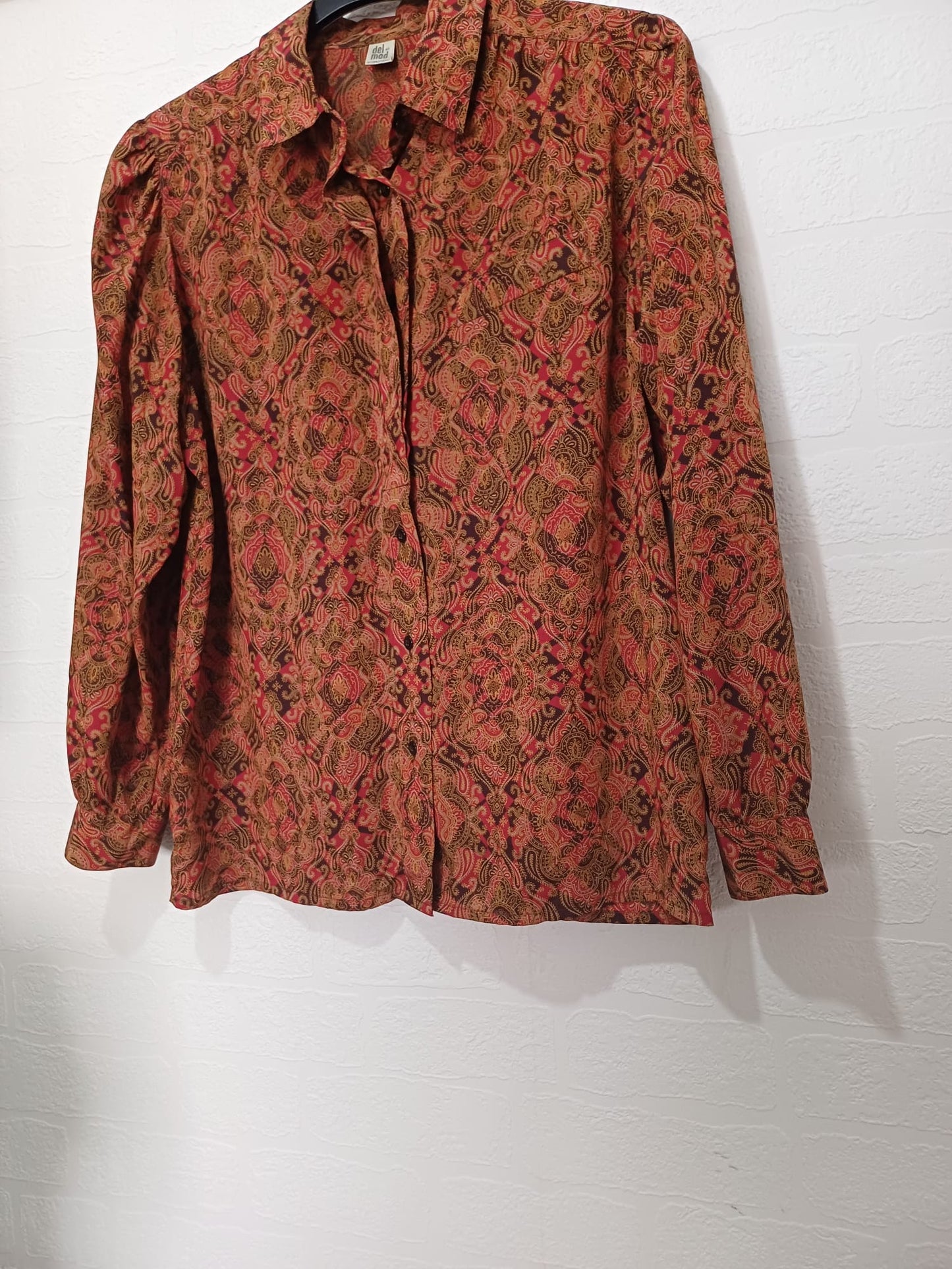 Women's Blouse Del Mod Burgundy Red Gold Paisley Long Sleeve Collared Size 16 Approx. 22" PTP - Very Good Condition