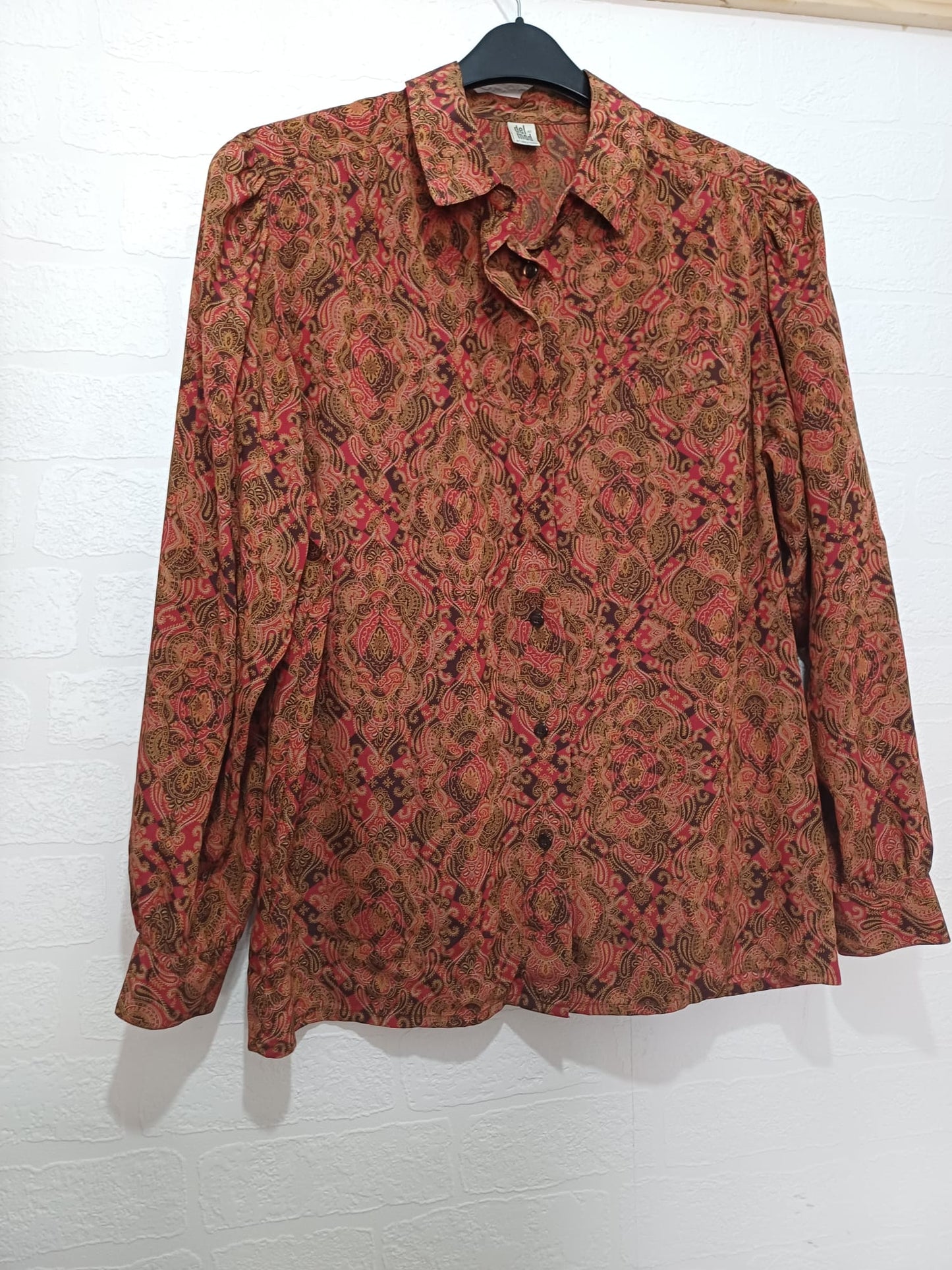 Women's Blouse Del Mod Burgundy Red Gold Paisley Long Sleeve Collared Size 16 Approx. 22" PTP - Very Good Condition
