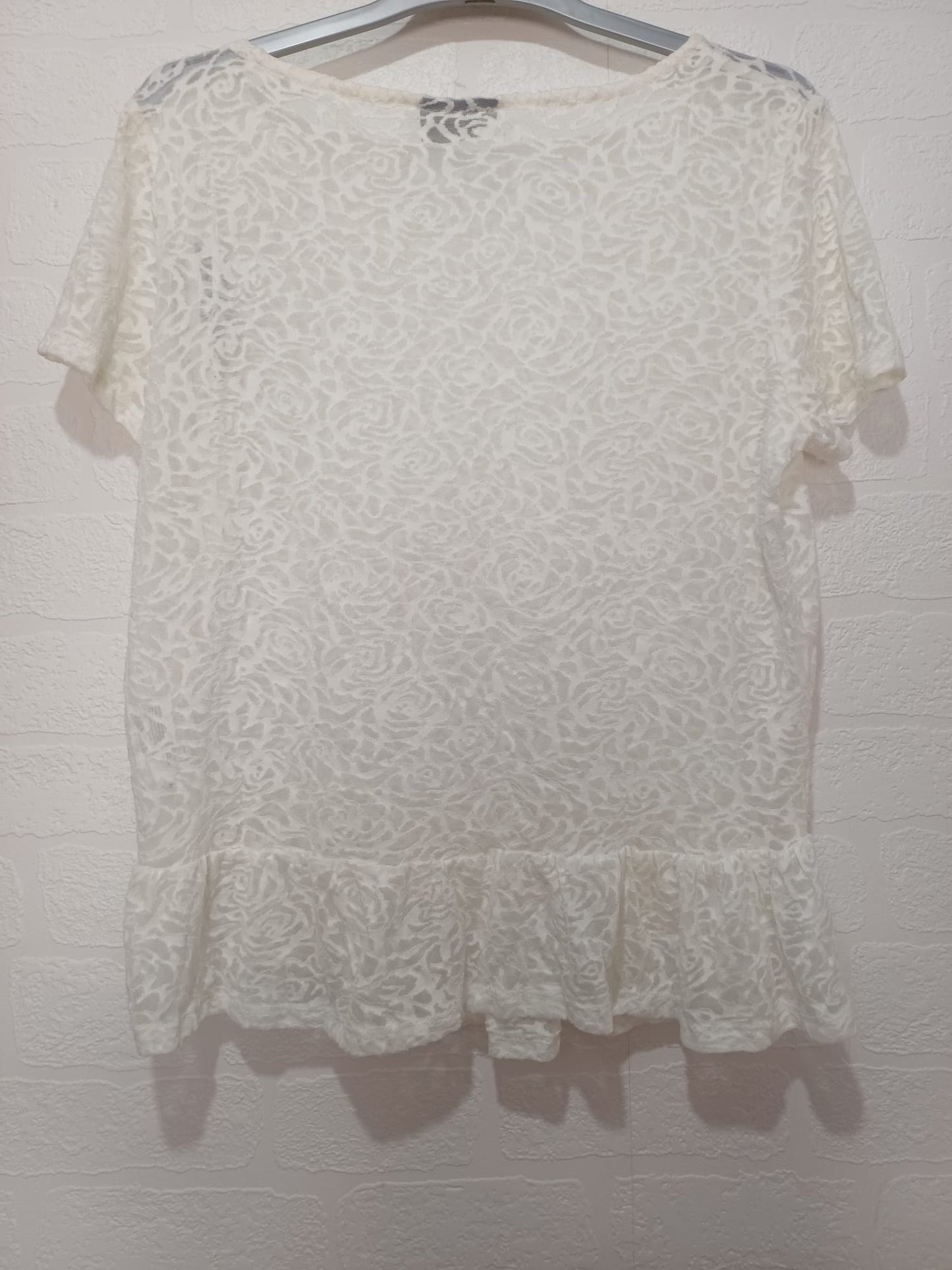 Women's Lace Top Yessica White Rose Pattern Peplum Frill Hem Short Sleeve Size M Approx. 20" PTP - Very Good Condition