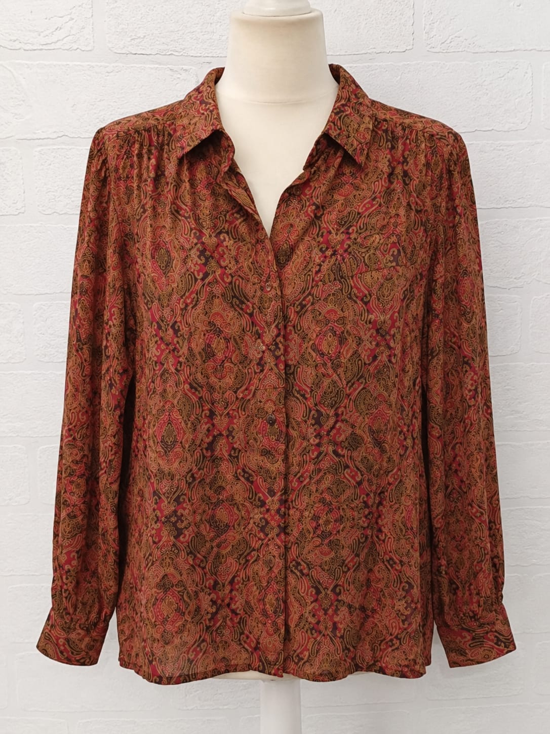 Women's Blouse Del Mod Burgundy Red Gold Paisley Long Sleeve Collared Size 16 Approx. 22" PTP - Very Good Condition