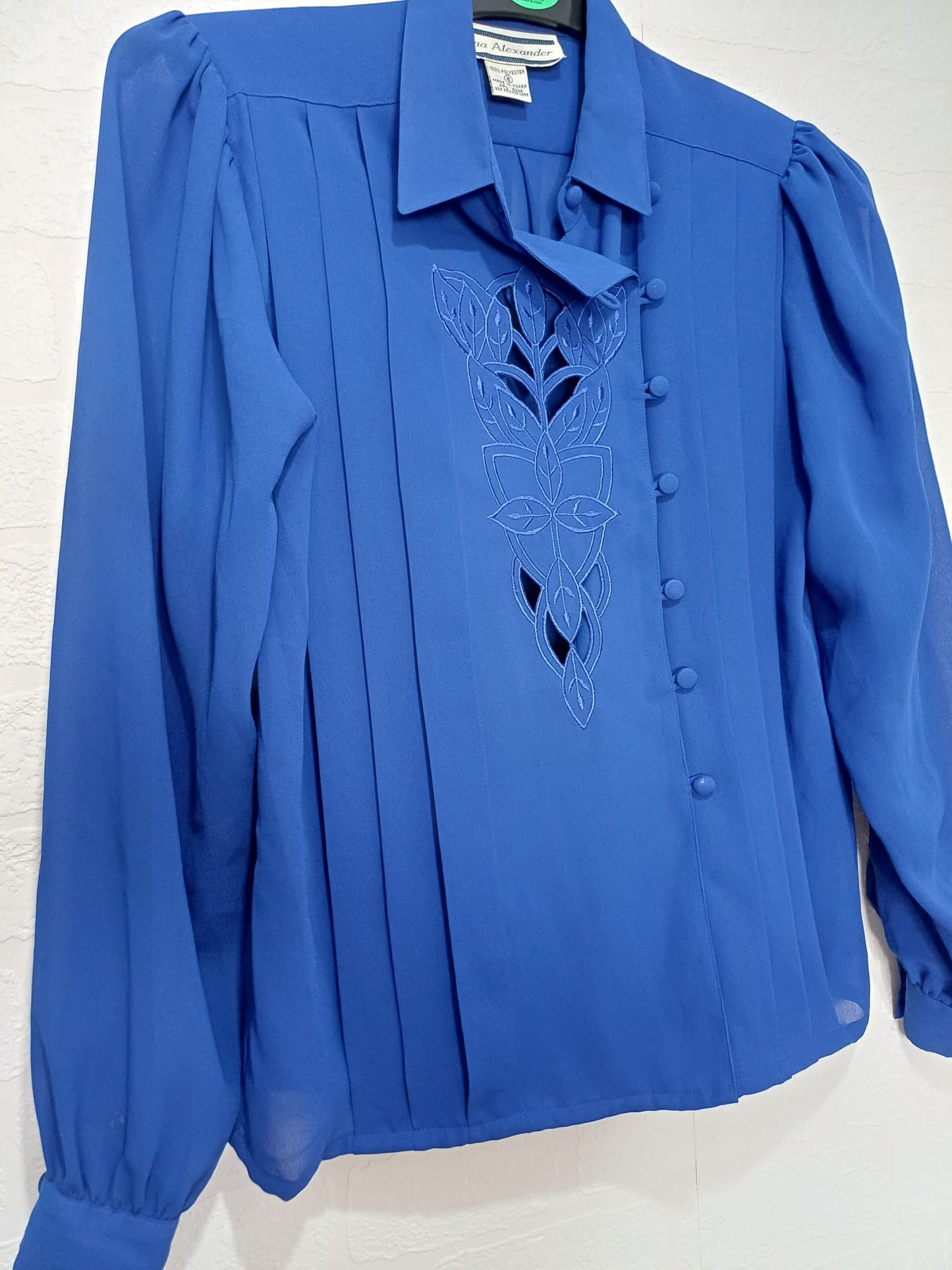Women's Blouse Dana Alexander Royal Blue Embroidered Pleated Sheer Long Sleeve Vintage Size 6 Approx. 17" PTP - Very Good Condition