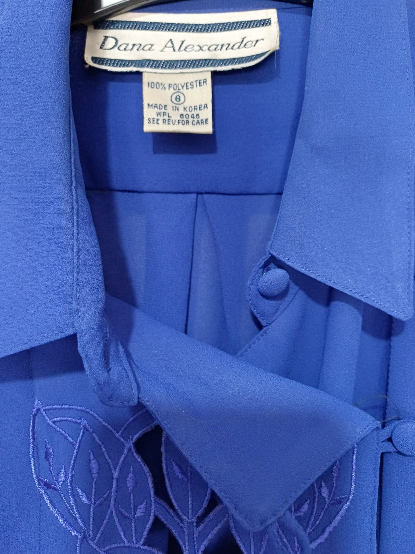 Women's Blouse Dana Alexander Royal Blue Embroidered Pleated Sheer Long Sleeve Vintage Size 6 Approx. 17" PTP - Very Good Condition