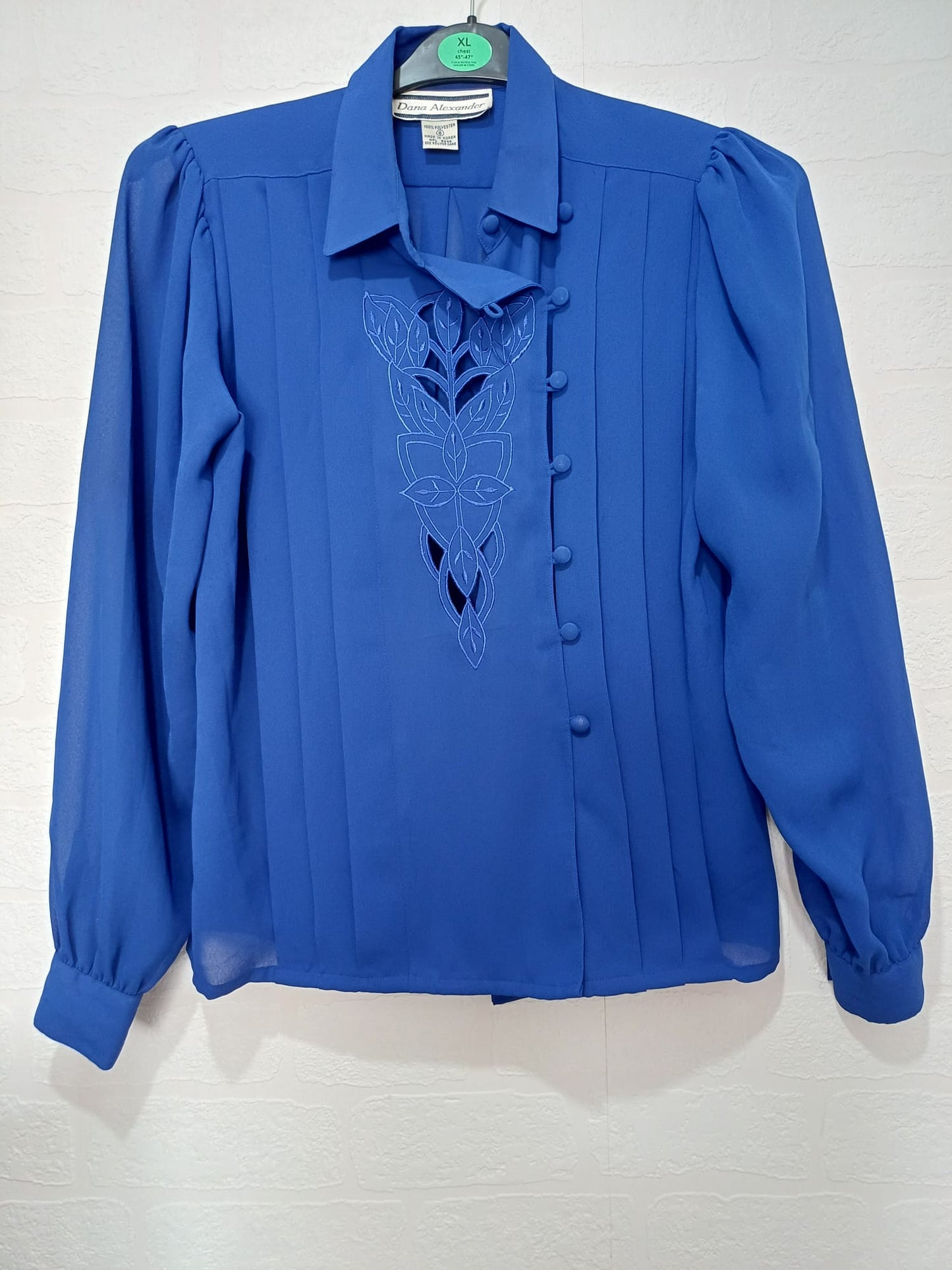 Women's Blouse Dana Alexander Royal Blue Embroidered Pleated Sheer Long Sleeve Vintage Size 6 Approx. 17" PTP - Very Good Condition