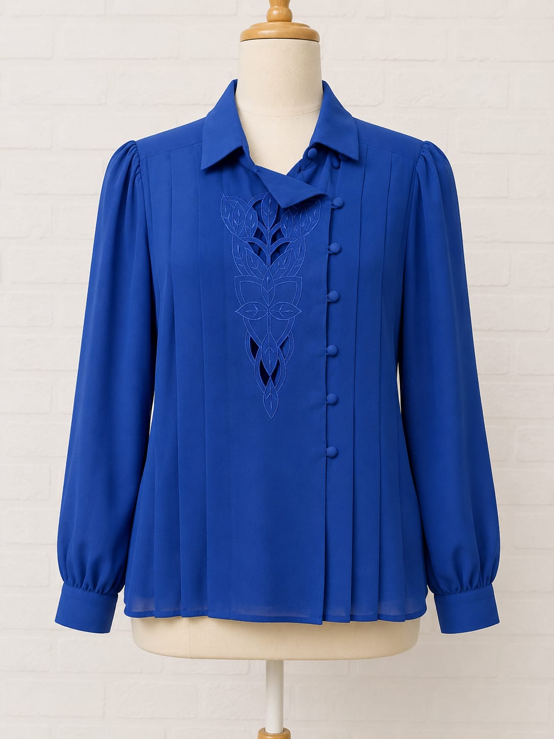 Women's Blouse Dana Alexander Royal Blue Embroidered Pleated Sheer Long Sleeve Vintage Size 6 Approx. 17" PTP - Very Good Condition